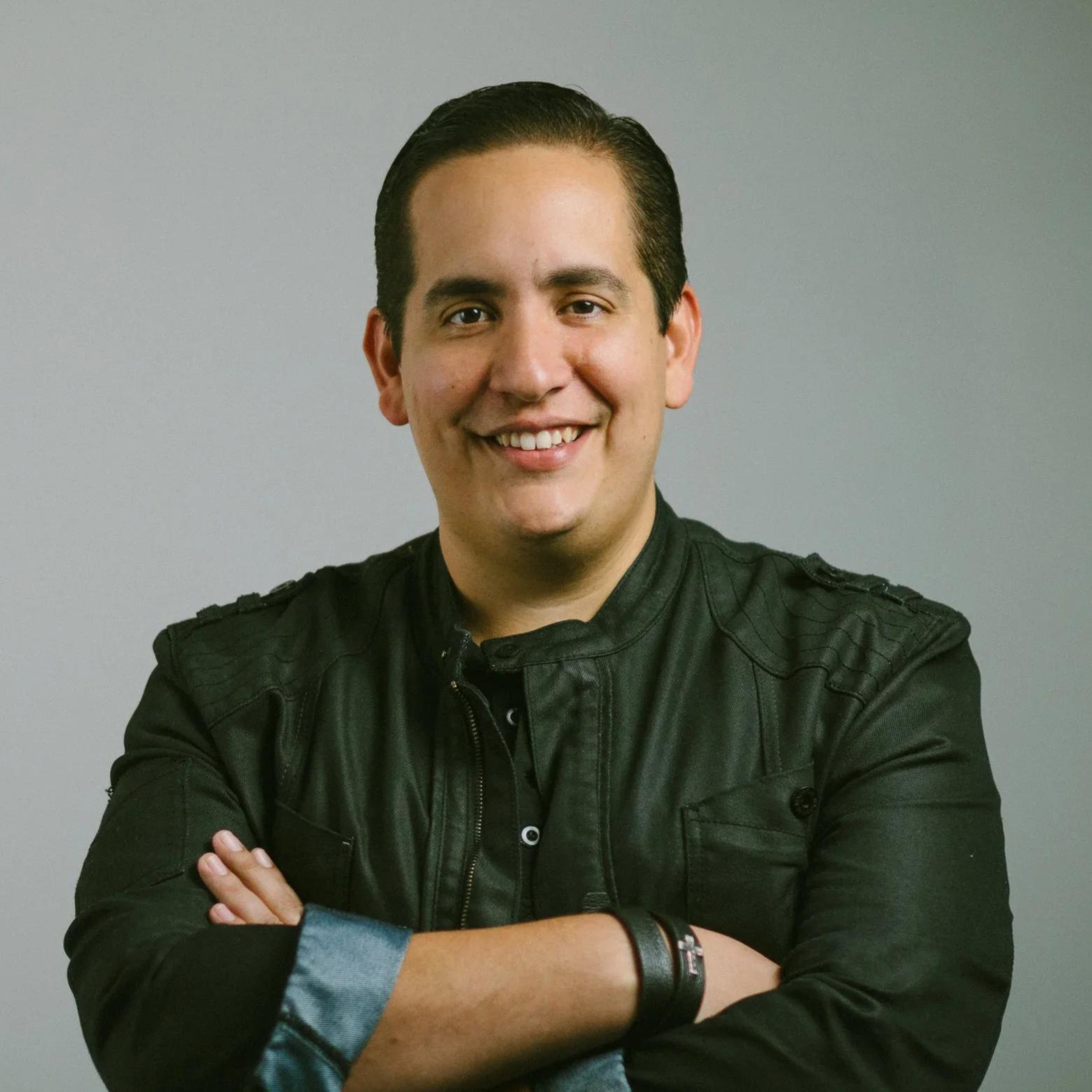 Carlos-headshot+smile.jpg.png