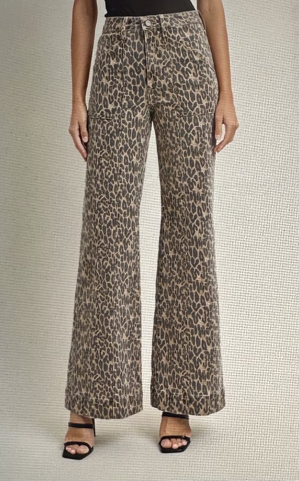 Hidden Comfort Flare Cheetah jeans