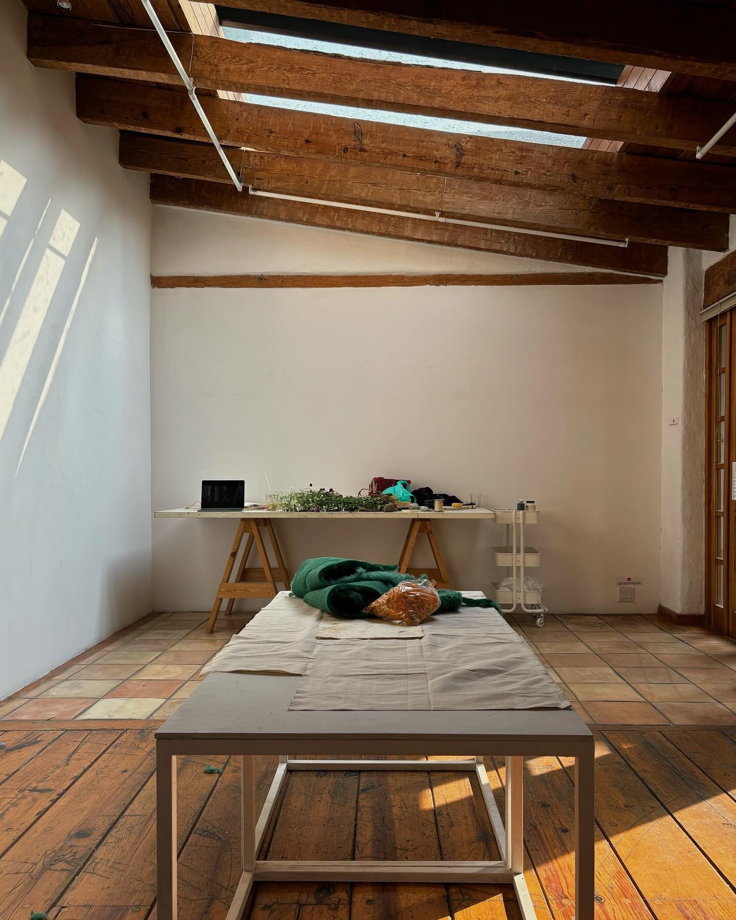 Happy Halloween! 

I&rsquo;m celebrating by drinking an iced coffee, watching scary movies and making art.

#mexico #mexicocity #cdmx #yycartist #ceramics #handmade #pottery #miniatures