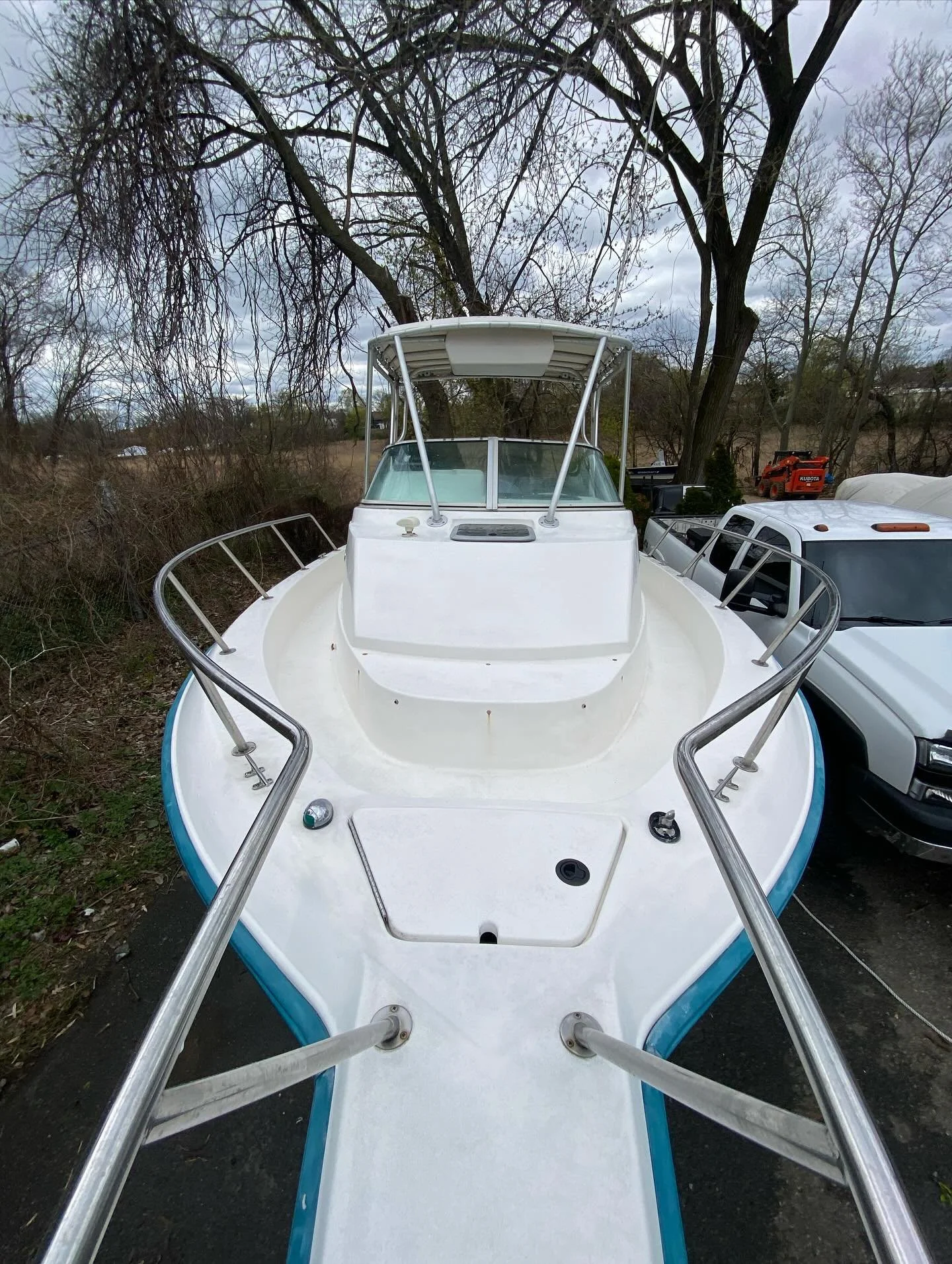 23&rsquo; Walkaround Deep wash, compound, wax ⚓️

#huntersmarinedetailing