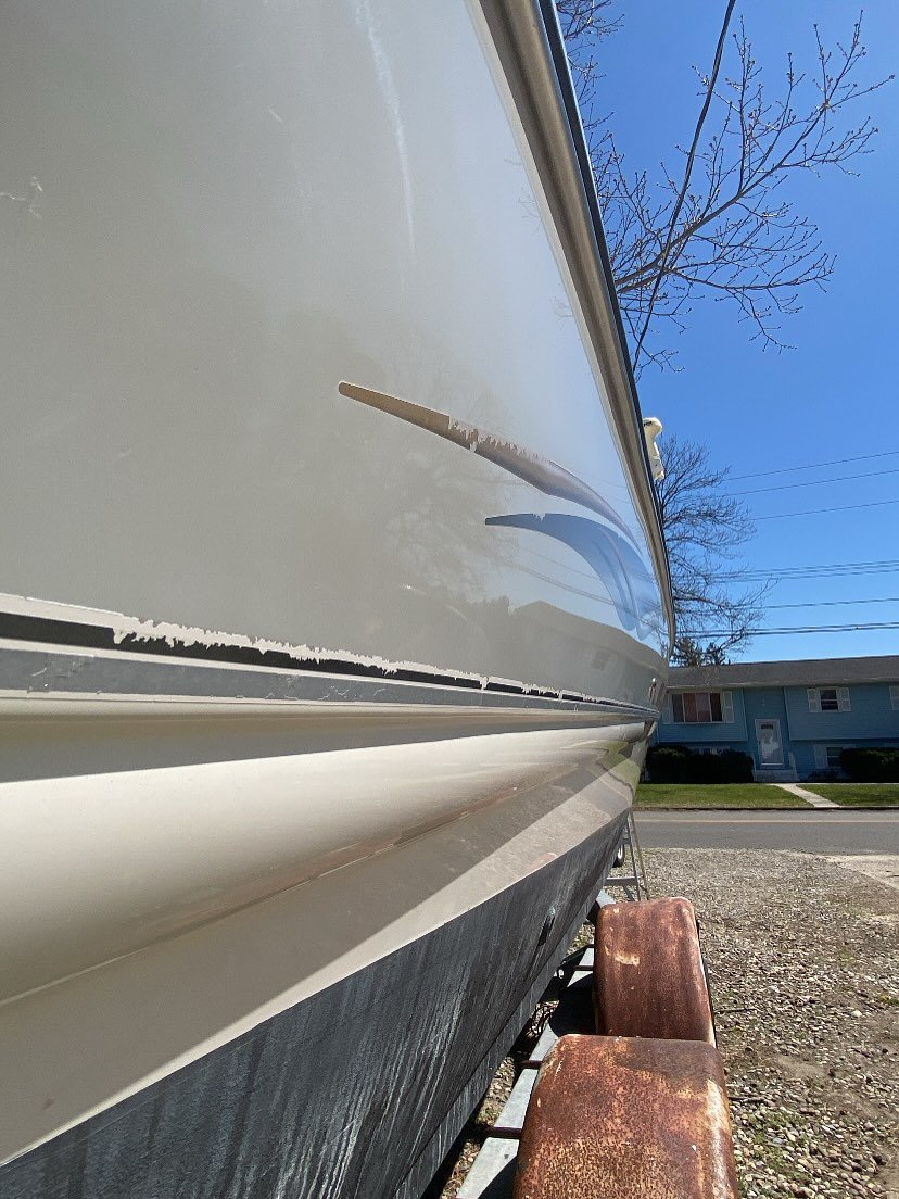 23&rsquo; Stingray Hull/toe rail compound &amp; wax 

#huntersmarinedetailing