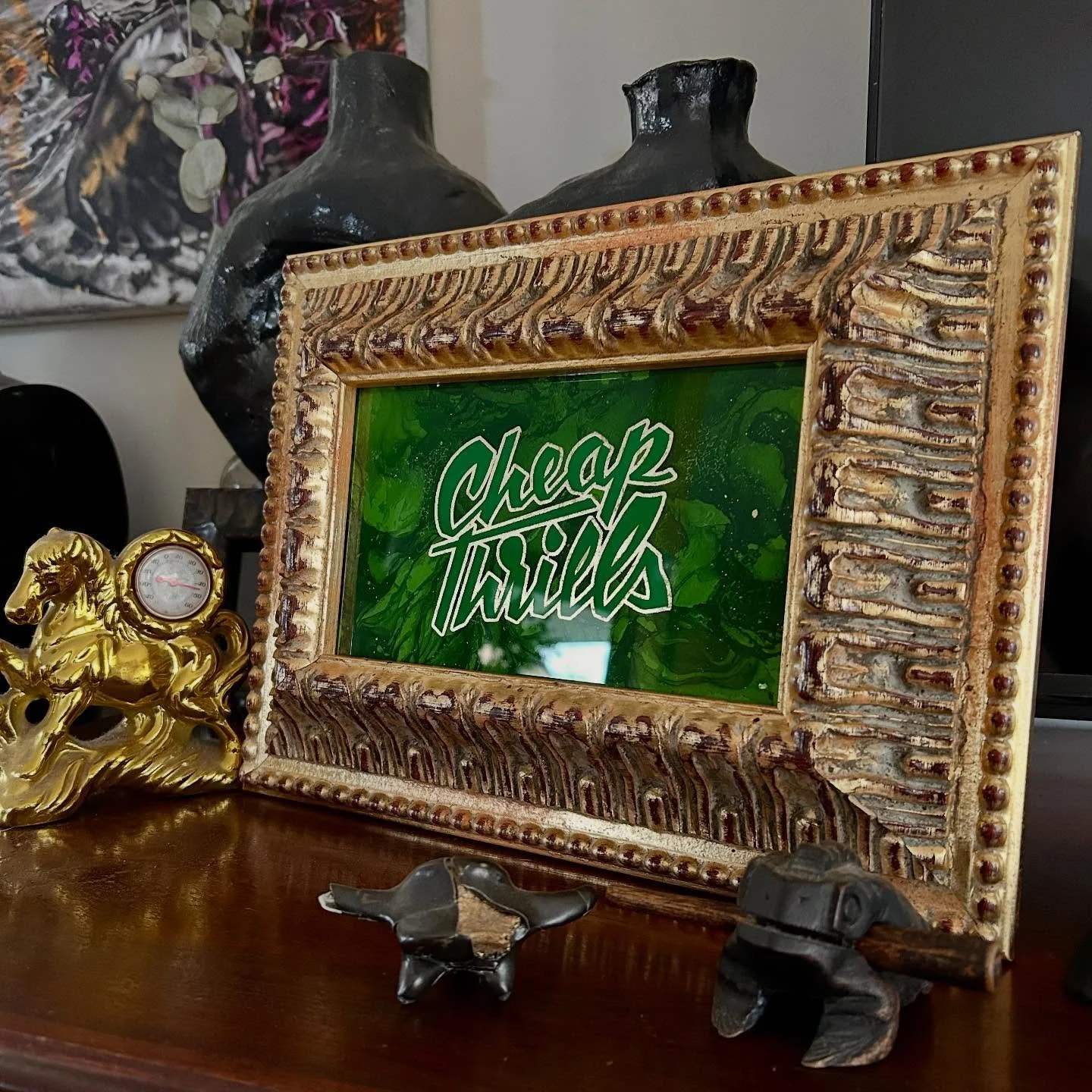 Cheap Thrills, in an over the top Italian gilded frame. Making some bullshit but make it gold
#australianpainter #alwayshandpaint #handcrafted #handpainted #handpaintedsigns #signpainting #signwriting #custompaint #brushlettering #script #scriptlette