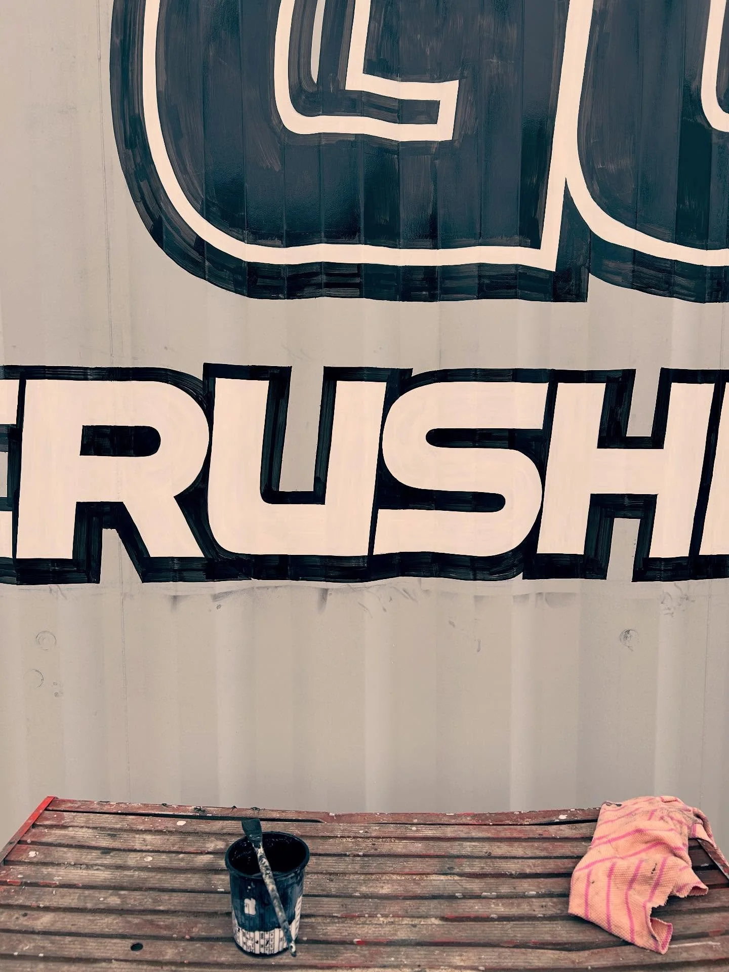 Painting Containers is a RUSH

#australianpainter #alwayshandpaint #handcrafted #handpainted #handpaintedsigns #signpainting #signwriting #custompaint #brushlettering #script #scriptlettering #logo #handdrawnlogo #handlettering #lettering #handdrawnt