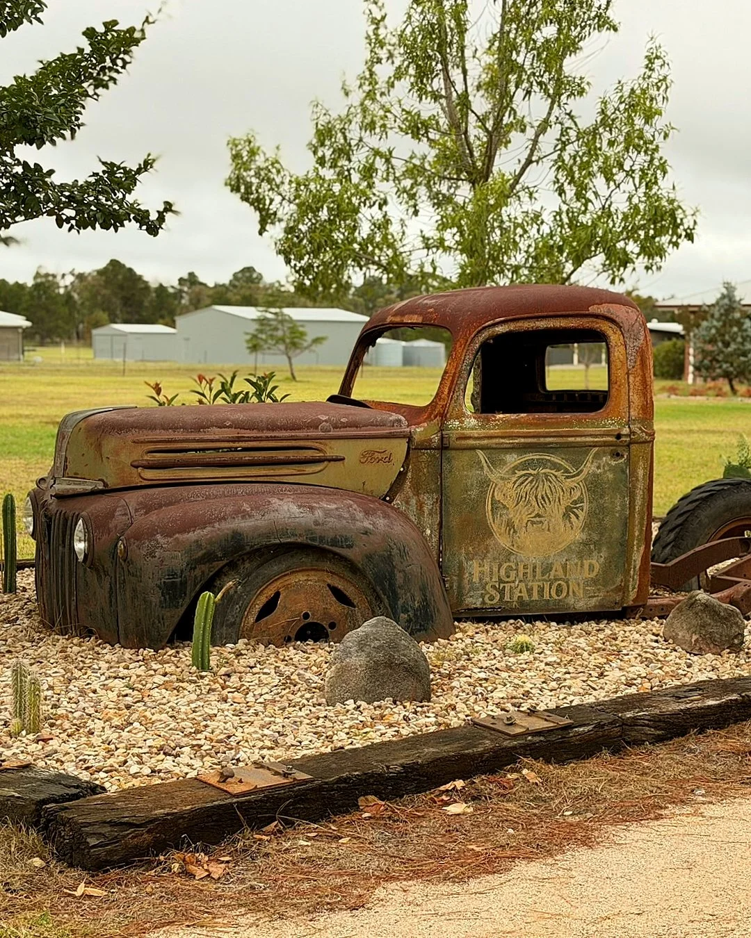 Best Surface! Had a blast painting this door on the old rusted out Ford Truck! 
#australianpainter #alwayshandpaint #handcrafted #handpainted #handpaintedsigns #signpainting #signwriting #custompaint #brushlettering #script #scriptlettering #logo #ha