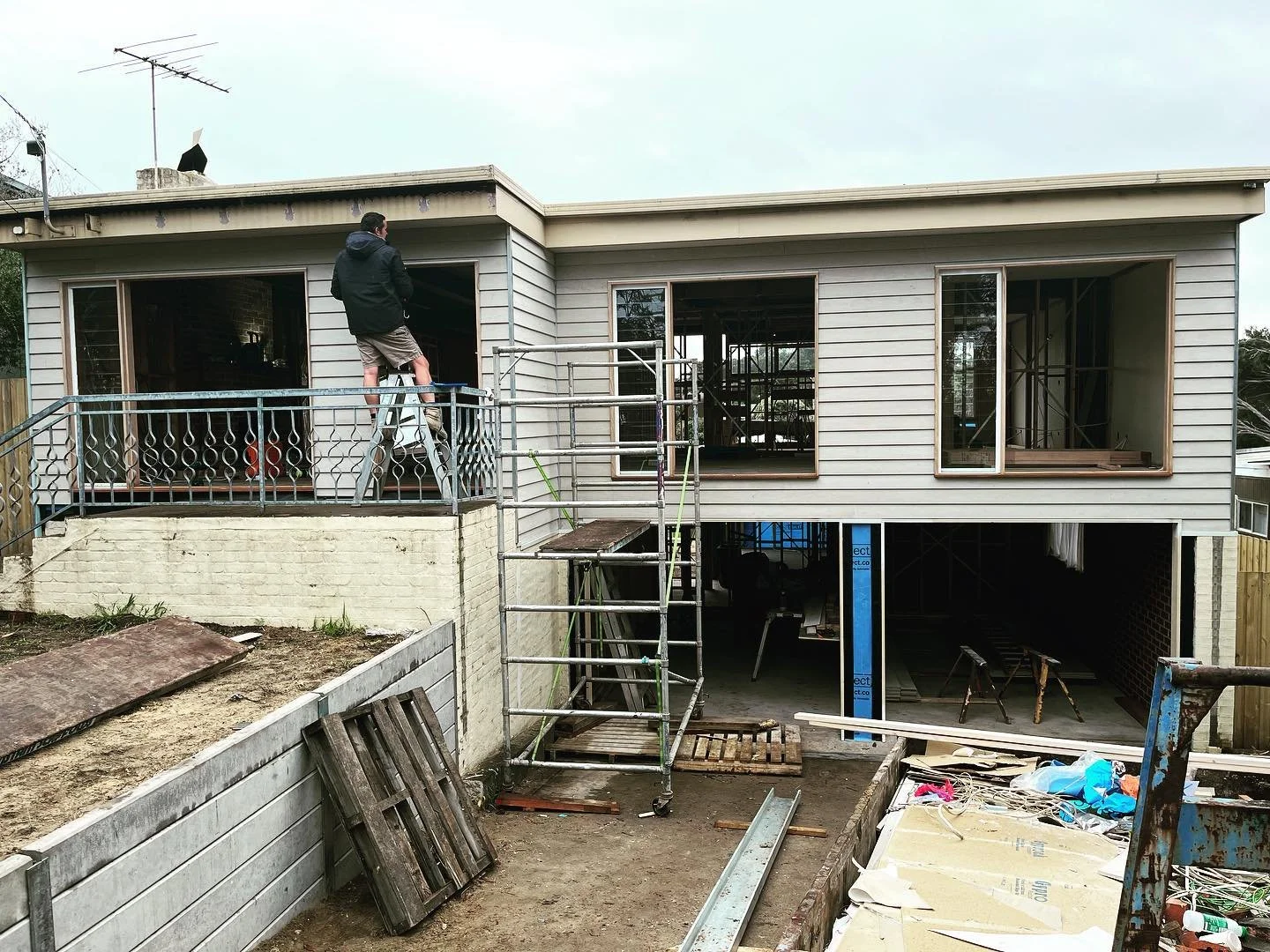 Progress photos from our Blairgowrie project. Starting to take shape. #cladding #renovations #morningtonpeninsulabuilders #newhomes