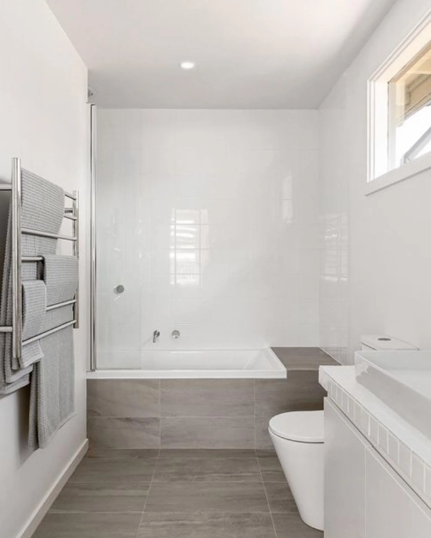 Some previously completed renovation upgrades on a property in Rye #mountainbuilt #renovation #coastal #morningtonpeninsulabuilders #bathroom #cladding