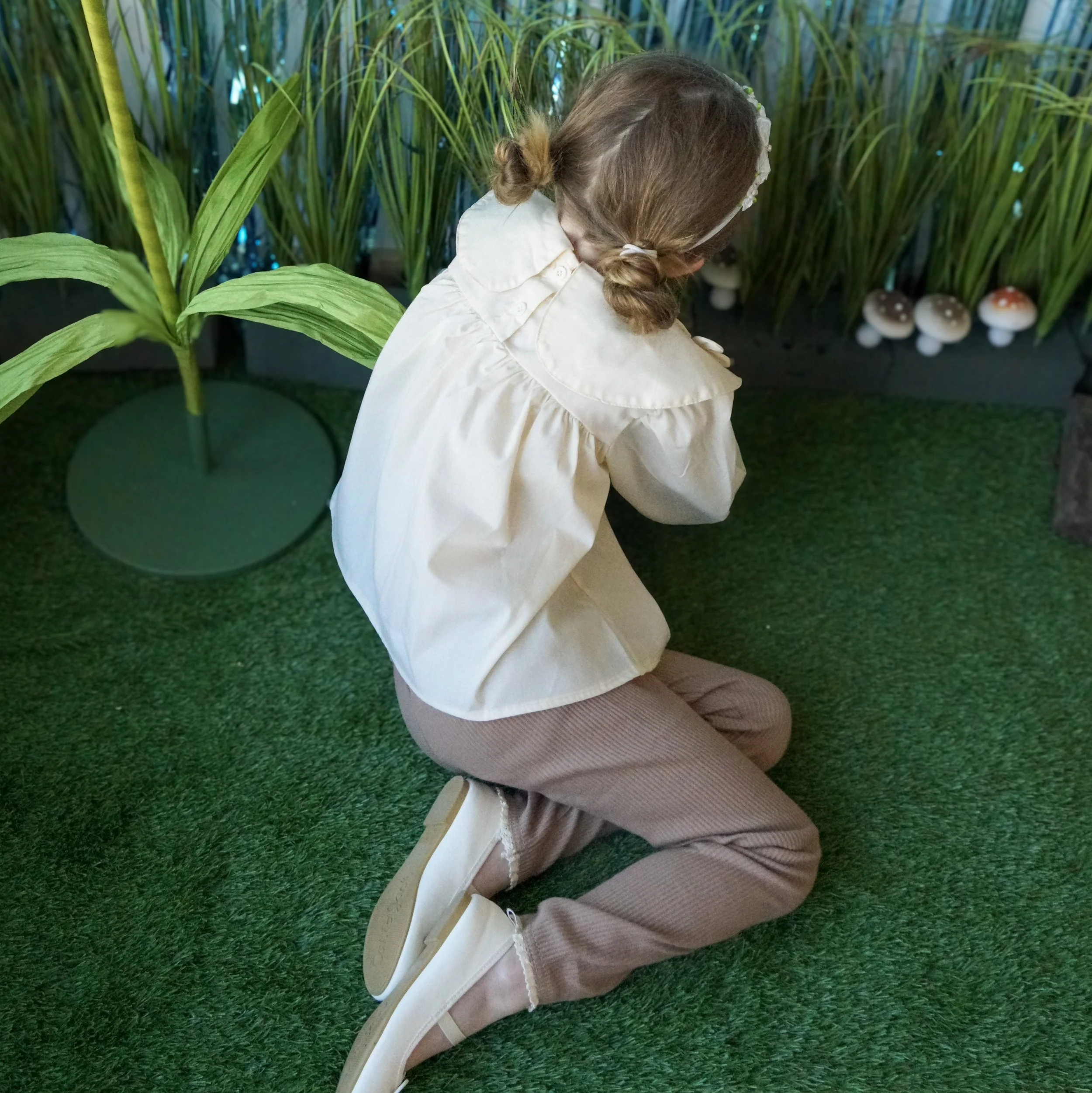 Twinkle Toes Lace Leggings_Coffee 10.jpg