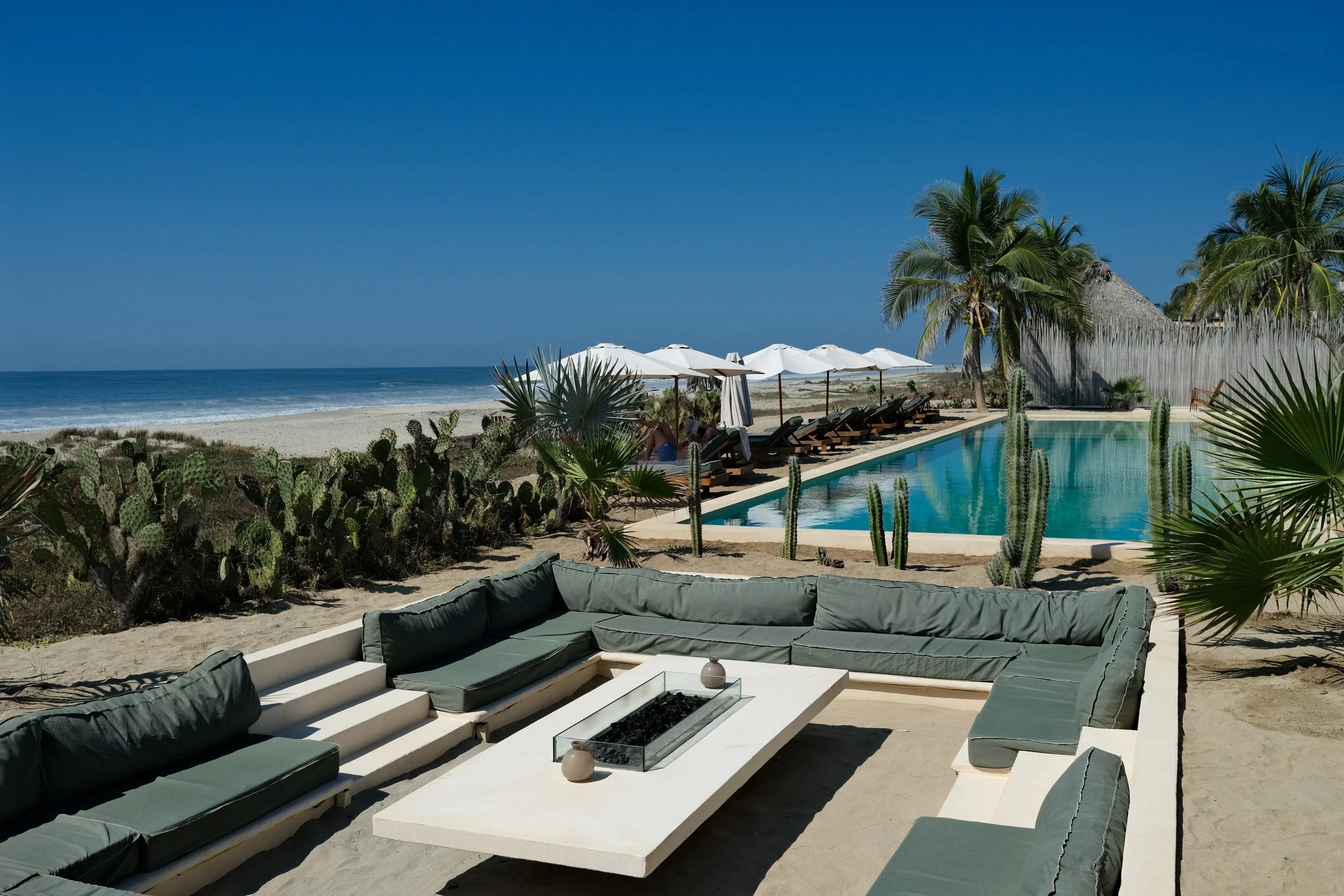 Casa Yuma sunken fire pit lounge and beachfront pool, Los Naranjos, Puerto Escondido