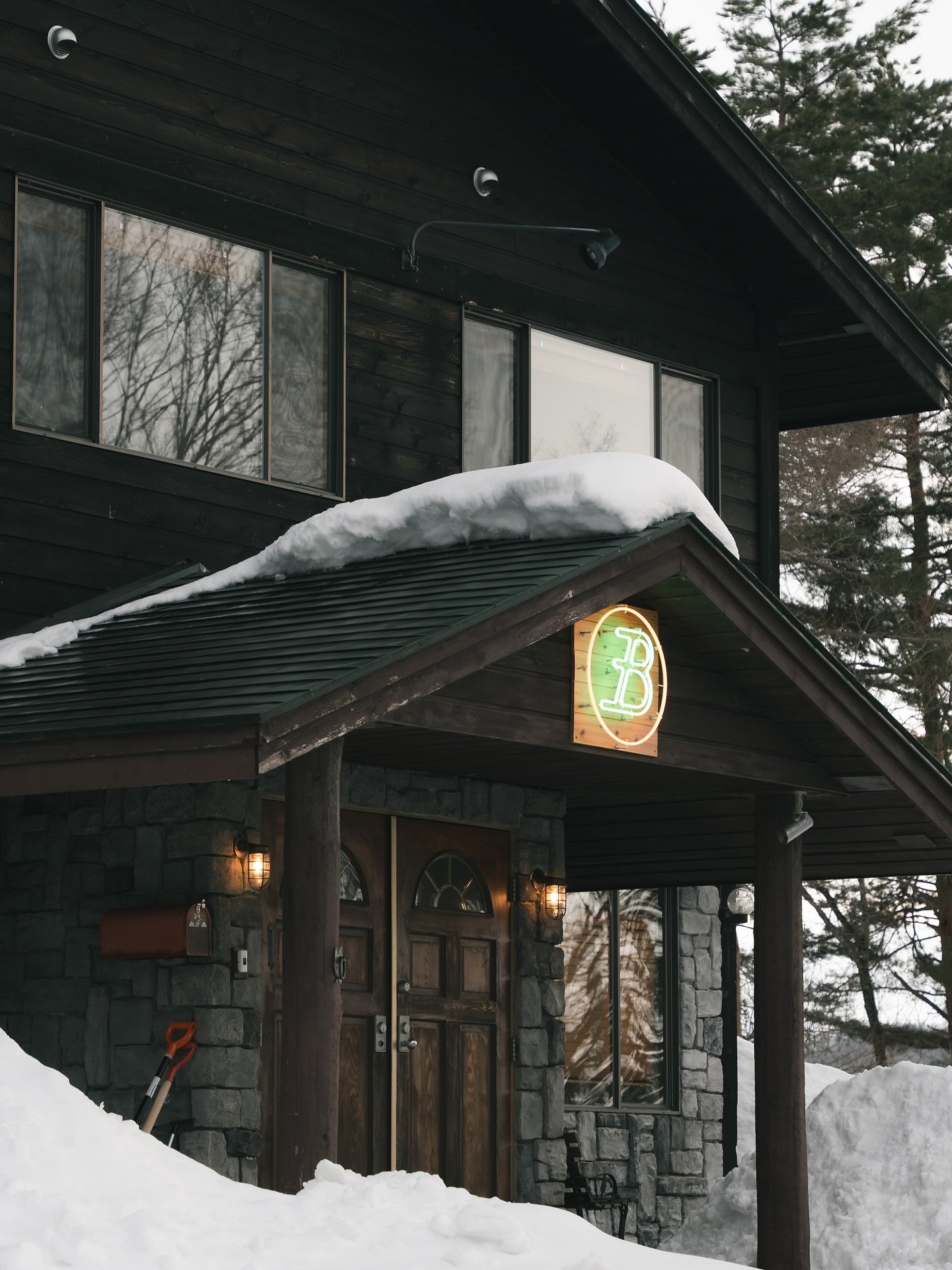 The kind of stay where you can just&hellip;relax. We&rsquo;ve got you 🏔️ 

What makes a stay @ The Brueys different? We&rsquo;ve already thought of all the details. We have traveled around the world and stayed in amazing places and places we probabl