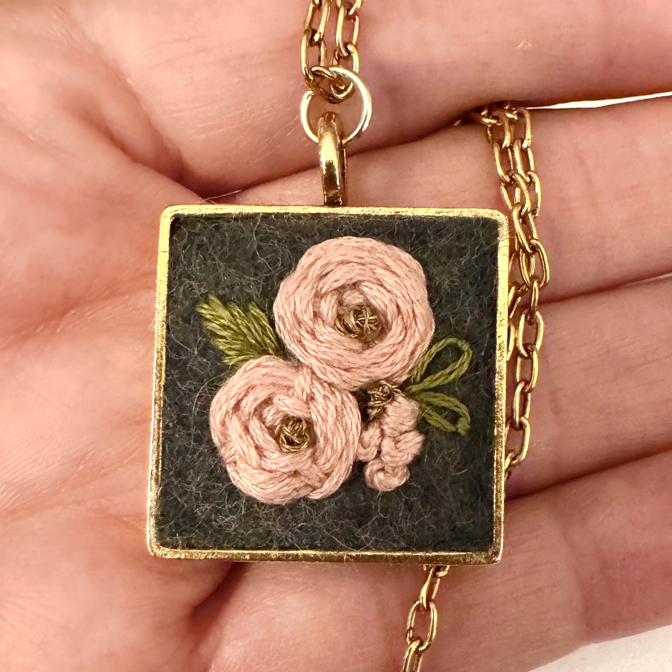 Beauty Roses embroidered pendant on grey