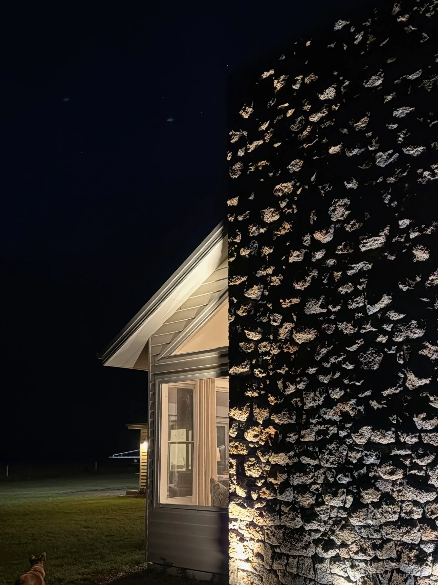 Set on a working farm, this large family home draws directly from its surroundings. Downward barn-style fittings trace the exterior, reinforcing the rural character of the building.

Inside, stone from the property continues the story. The masterful 