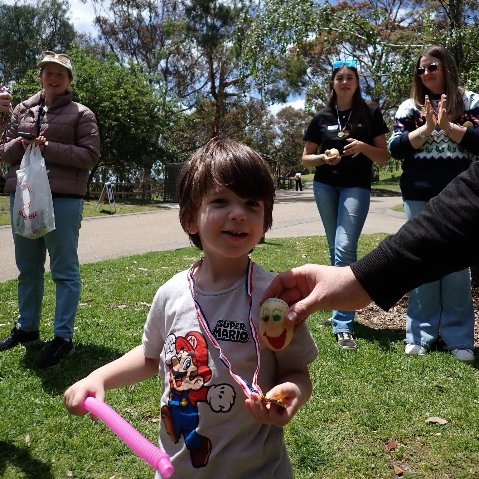Flashing back to last year when Very Special Kids families gathered for a fun-filled picnic hosted by our Officer team. From face painting and pot decorating to lawn games and the magical tricks of Mel the Magician, there was laughter everywhere! 

F