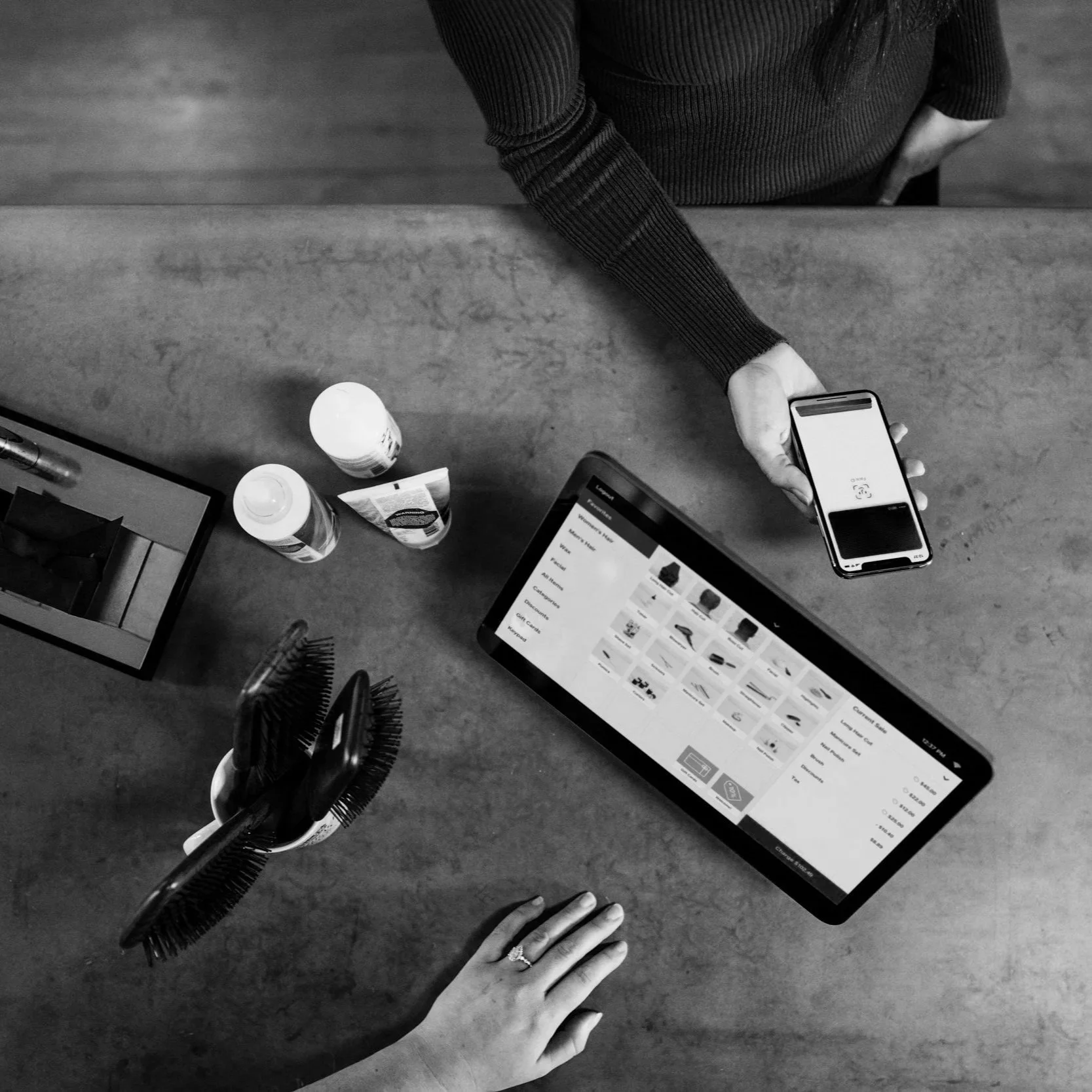 #CUSTOMER_EXPERIENCE #DESIGNTHINKING. A compact LinkedIn Learning course taught by Geoffrey Schwartz from Frog on applying design thinking to customer journeys, teaching tools to diagnose pain points, generate ideas and build loyalty through better e