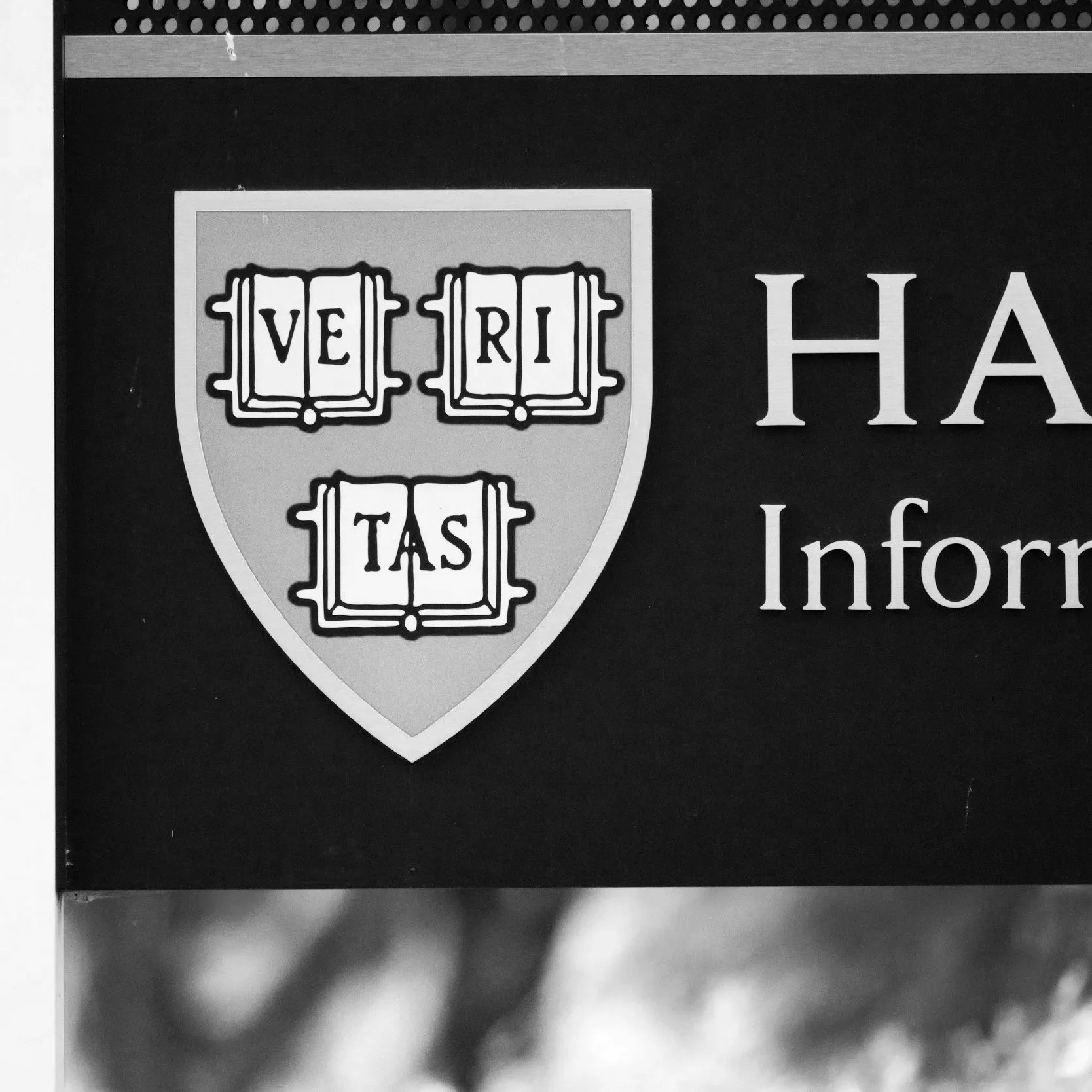 #GAMES #CODING #PRODUCT_DEVELOPMENT
Want to understand what makes games work beneath the surface? Harvard’s free CS50 course introduces game development principles and mechanics through classic games, although some previous programming experience is 
