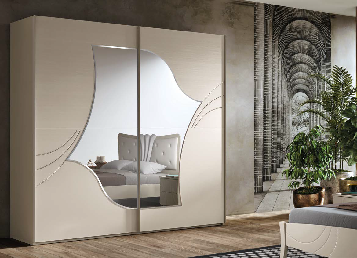  SPACIOUS WARDROBES FULL OF FUNCTIONALITIES 