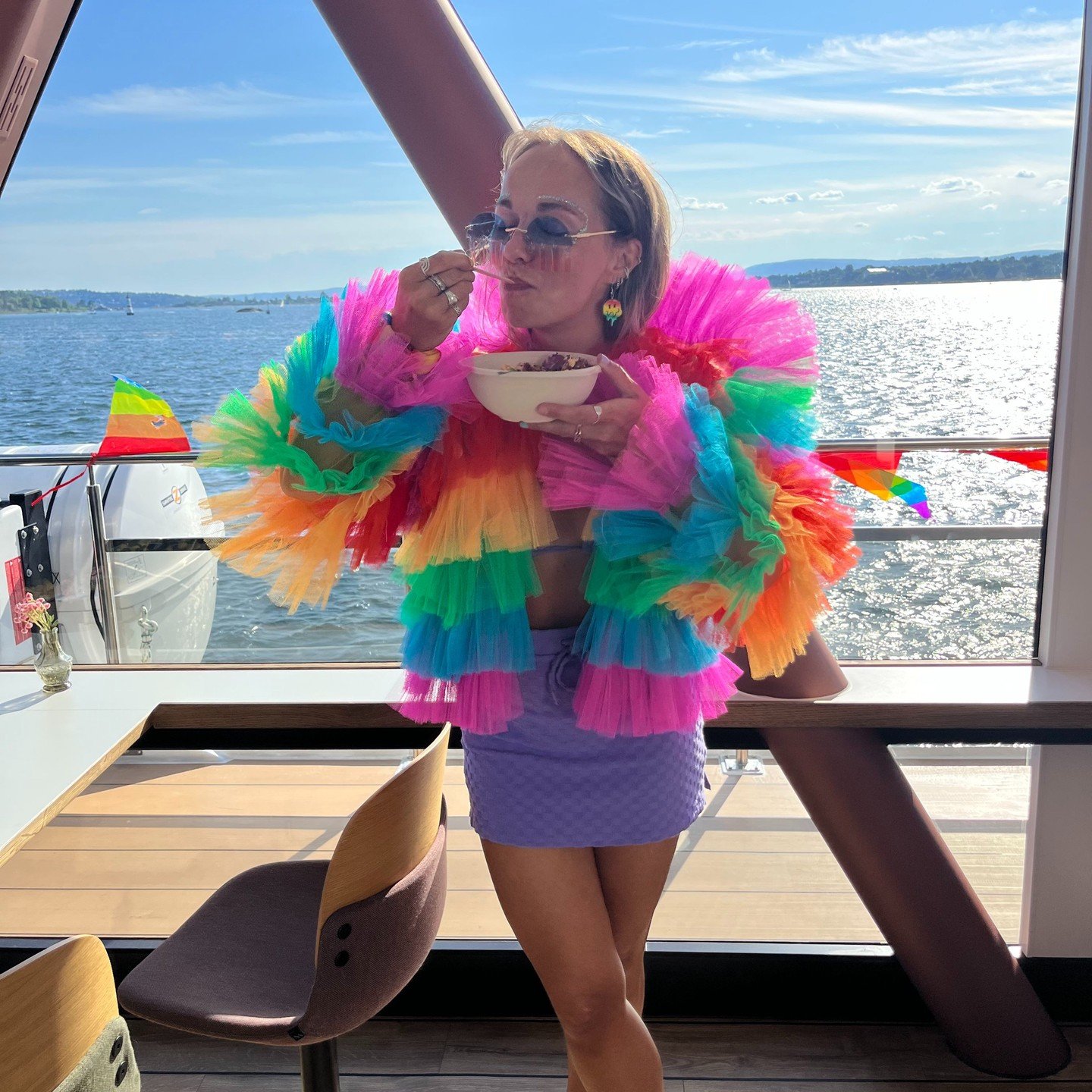 Lenge leve kj&aelig;rligheten! Happy pride month!🌈❤️

Deilig mimring fra Prideb&aring;ten hostet av forbildet @ina.vik i fjor🥰☀️

#happypride #loveislove #oslopride