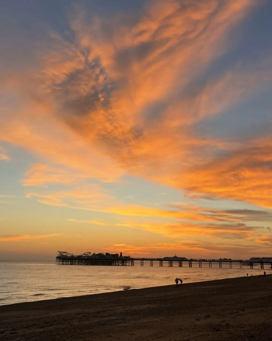 A stunning sunset last night on Brighton Beach 🌅 Is there anywhere better?