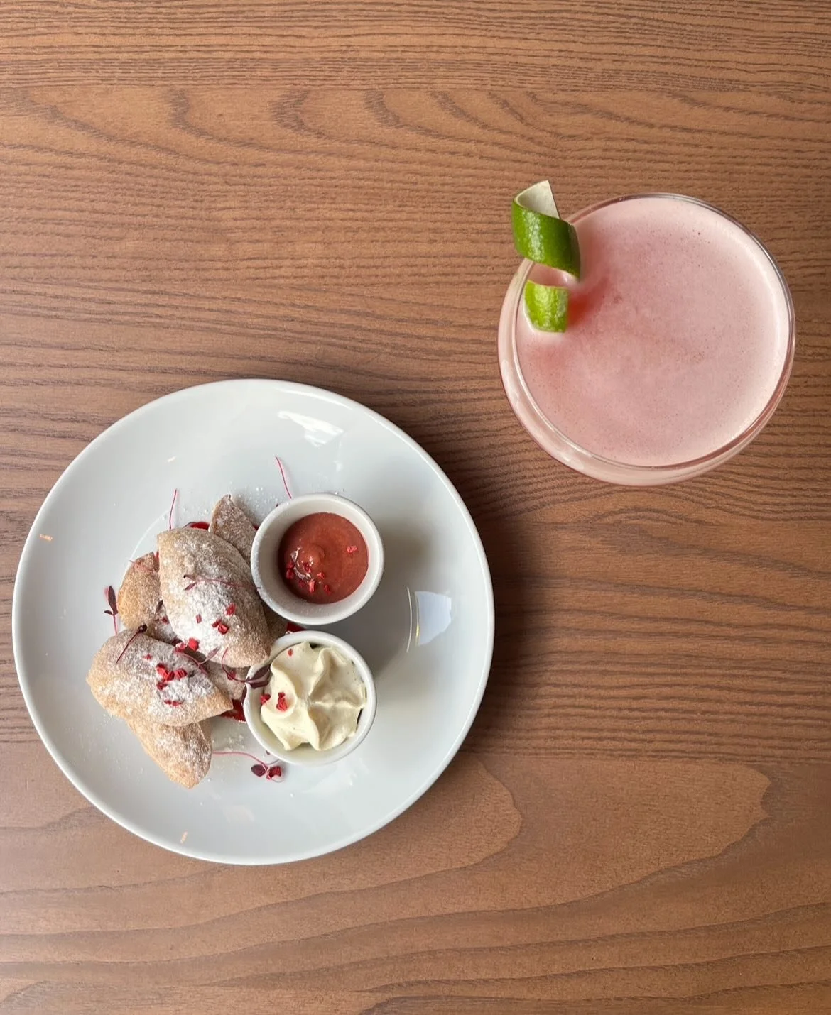 We suggest that you end every meal in exactly this way 🍽️
Meet Sonhos Dulces. Cinnamon sugar drenched deep fried churros bites served with vanilla whippy custard and a rosehip rhubarb compote.
Served perfectly with a glass of our Wilfred’s S