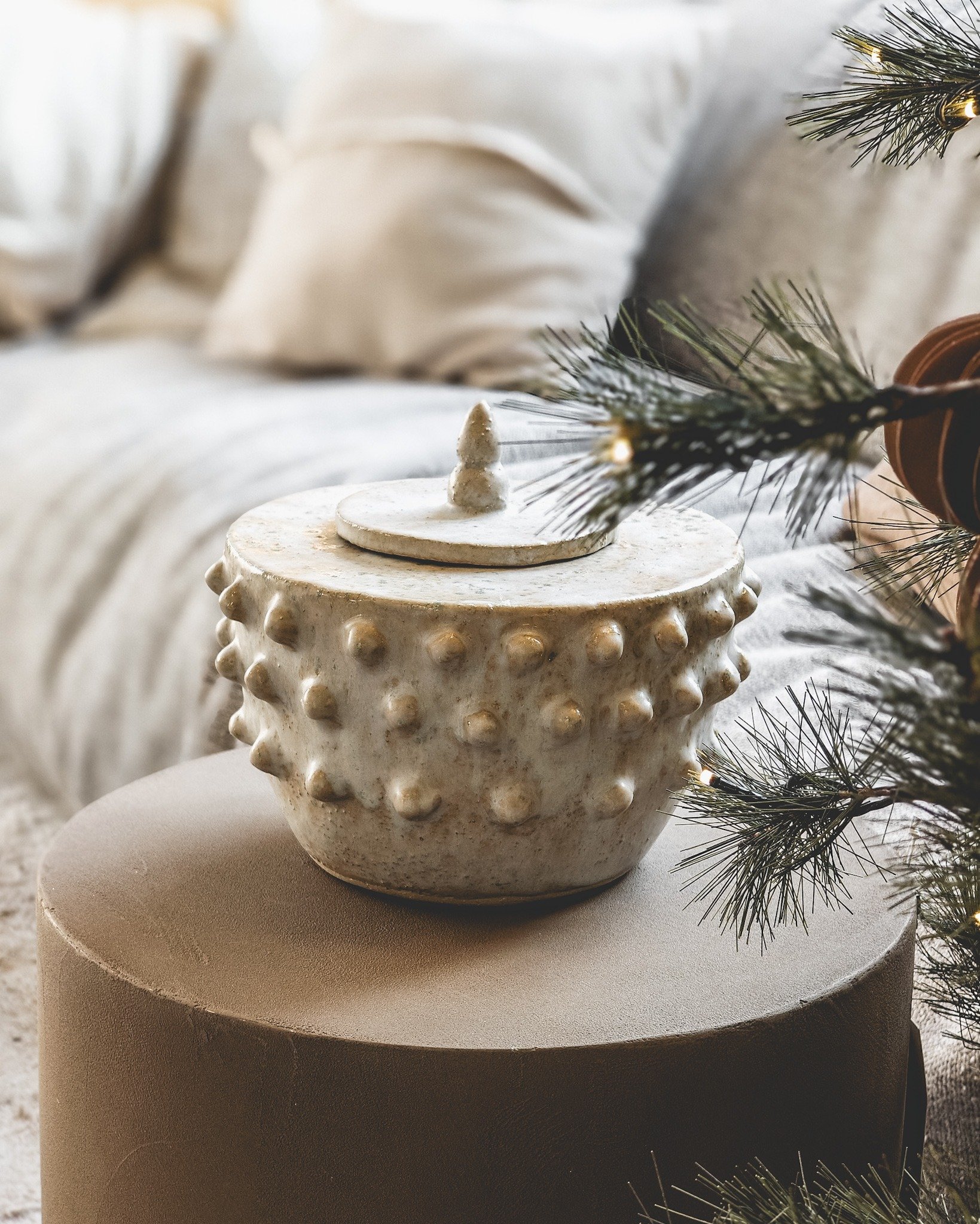 Geschenkidee f&uuml;r Menschen, die Feuer lieben &ndash; drinnen und draussen.

Die traumhaft sch&ouml;nen Feuerschalen aus Keramik der K&uuml;nstlerin Anu sind authentisch, handgefertigt, einzigartig.

F&uuml;r Rituale, W&auml;rme, Zusammensein. 

D