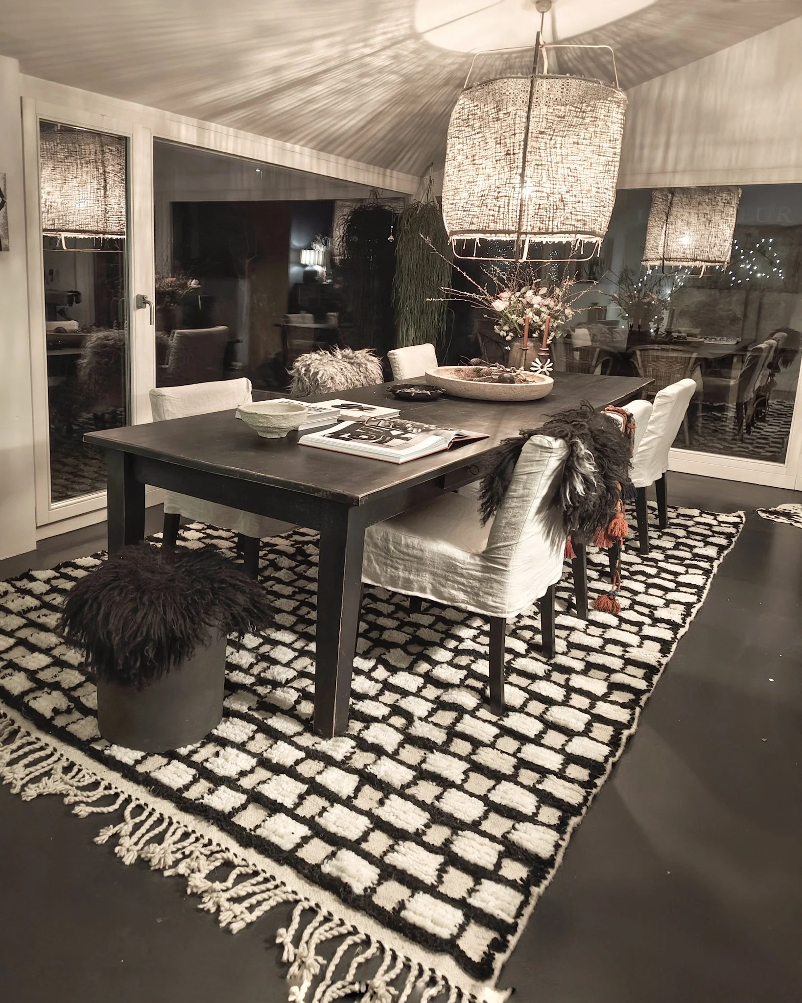 Mein Zuhause ist mein Playground f&uuml;r ungew&ouml;hnliche Wohnideen. Hier verlasse ich den "save space" und probiere auch ungewohnte Kombinationen aus. Wie die Wahl dieses Beni Ourain-Teppichs mit Schachbrettmuster - als ich ihn gesehen 