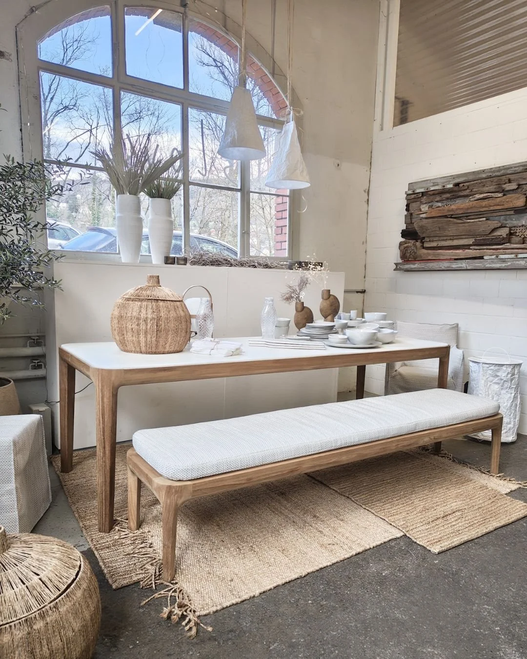 Outdoor ready?!

Rechtzeitig auf Ostern wird es w&auml;rmer &ndash; und genau jetzt ist der Moment, deinen Outdoor-Space so zu planen, dass er sich anf&uuml;hlt wie ein zus&auml;tzlicher Raum. 

Ich habe in der Ausstellung meine liebsten @gervasoni18