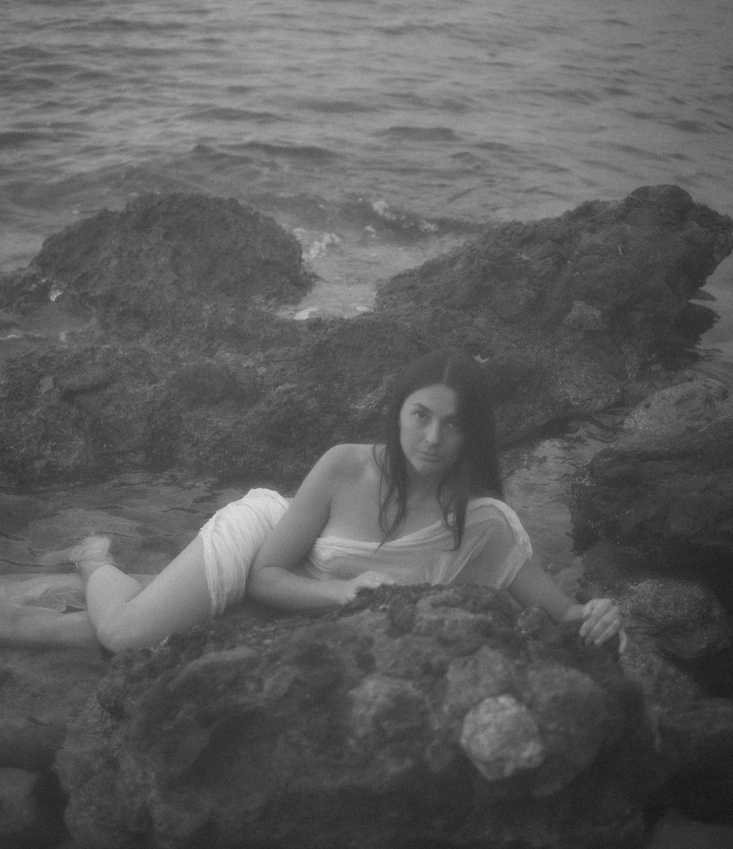 emotions are like water.
they come in waves,
sometimes gentle,
sometimes wild.
they rise, they fall,
they move through us.

and in their depth
lies memory.
sensation.
healing.

we are made of water.
we are meant to feel.
we are meant to flow.

in wat