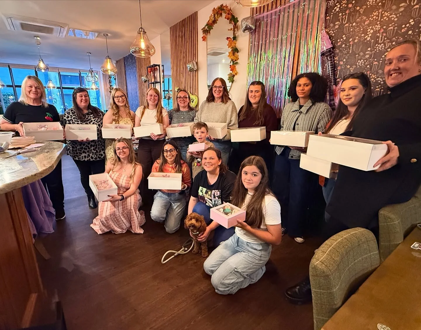 🧡✨ THE LIFE OF SWIFTIES ✨🧡
We had the most fabulous afternoon with the loveliest group decorating cakes, eating fabulous tapas, drinking delightful cocktails and listening to the never ending list of incredible @taylorswift songs from all eras ✨ Th