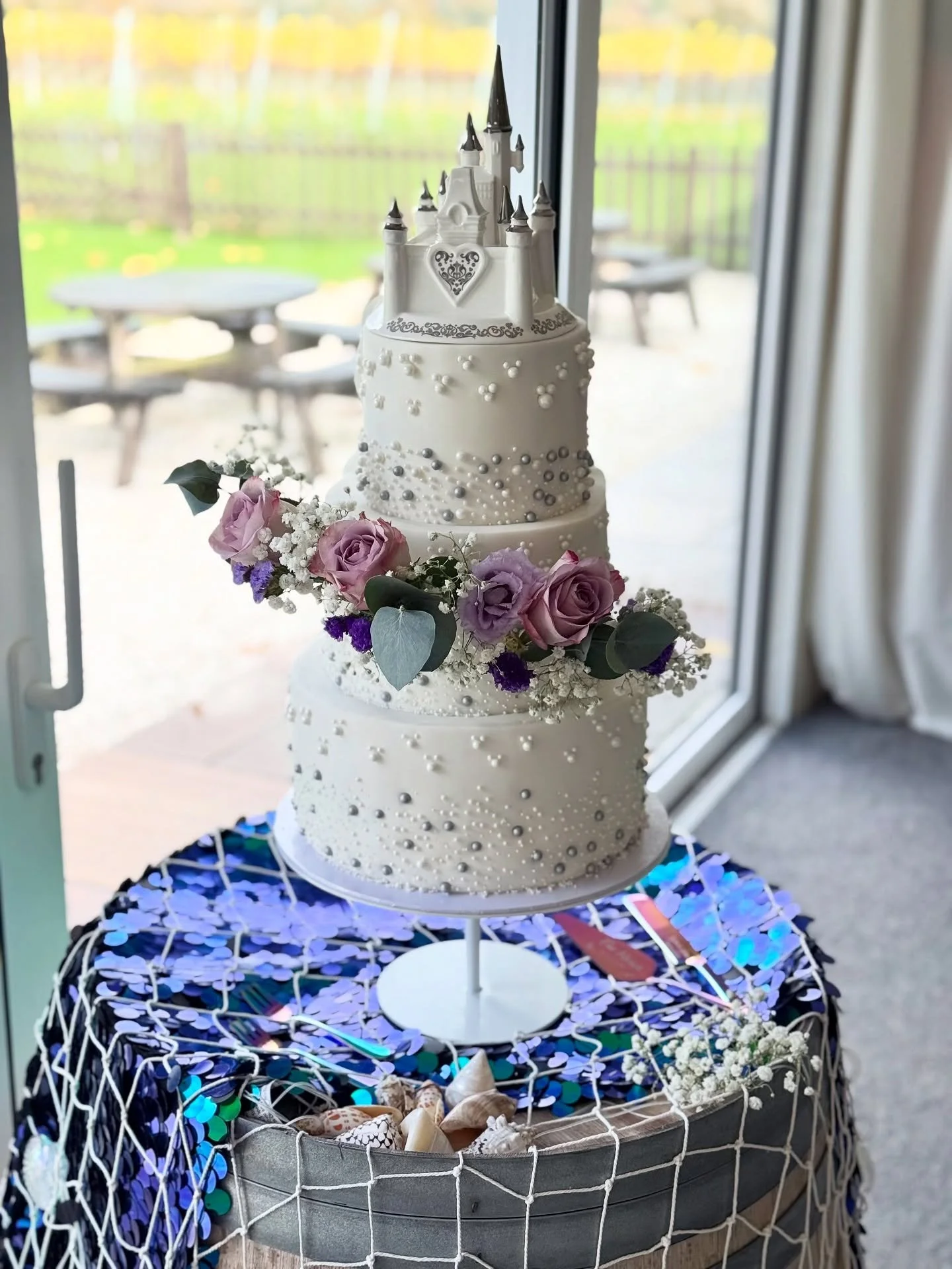 🏰🤍 MR &amp; MRS NEAL 🤍🏰
One whole week since I had the honour of not only creating a beautiful cake but also watching two clients turned fabulous friends get their fairytale ending ✨ Congratulations you guys, it&rsquo;s been an honour to be a par