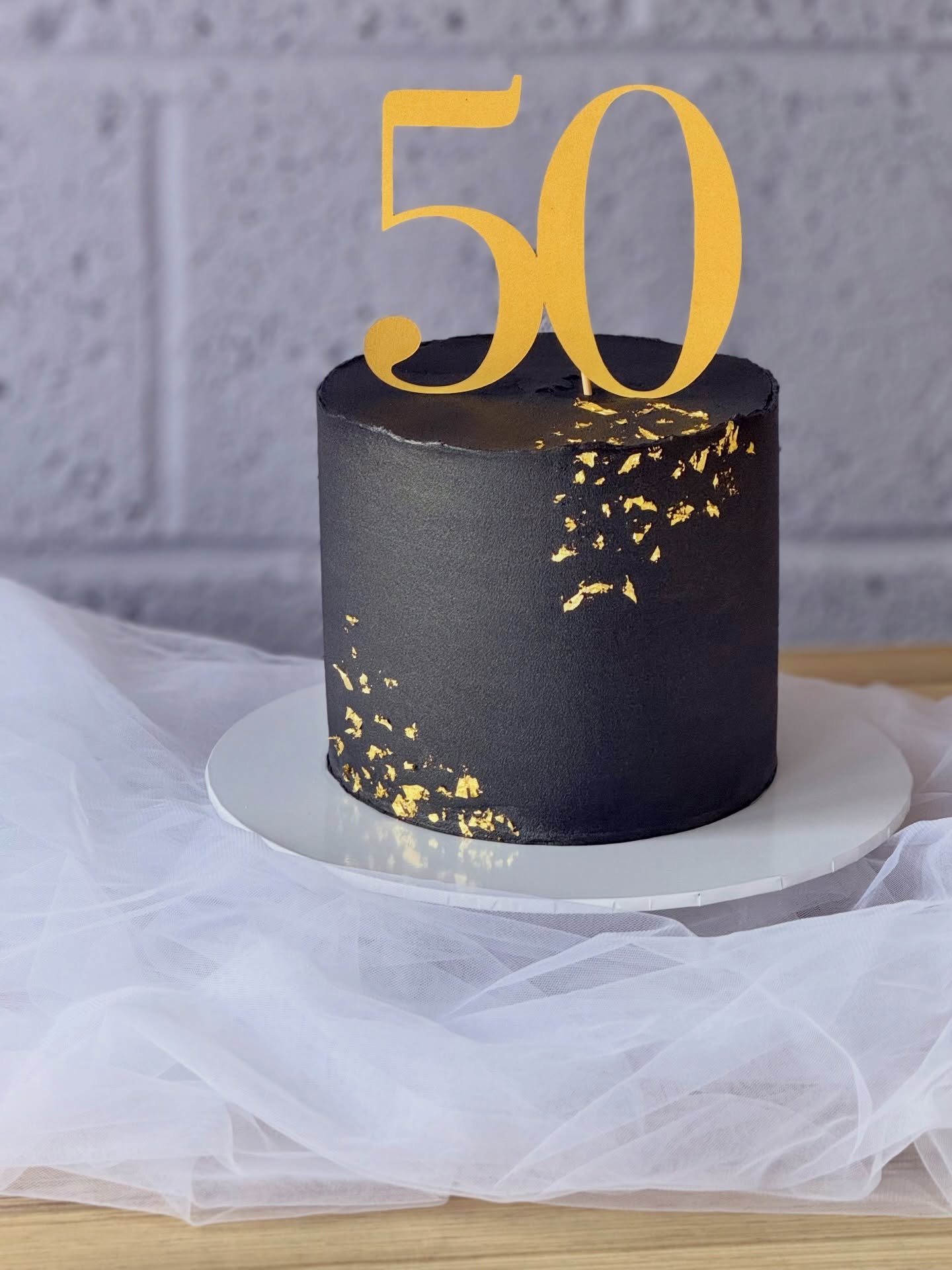 ✨🖤 BLACK &amp; GOLD 🖤✨
Our 2025 diary is now officially closed ✨ Our Christmas orders are also closed now although we do have a couple of extra cupcake, bento and graze box spaces so if you&rsquo;d like to book in advance for these to secure a slot