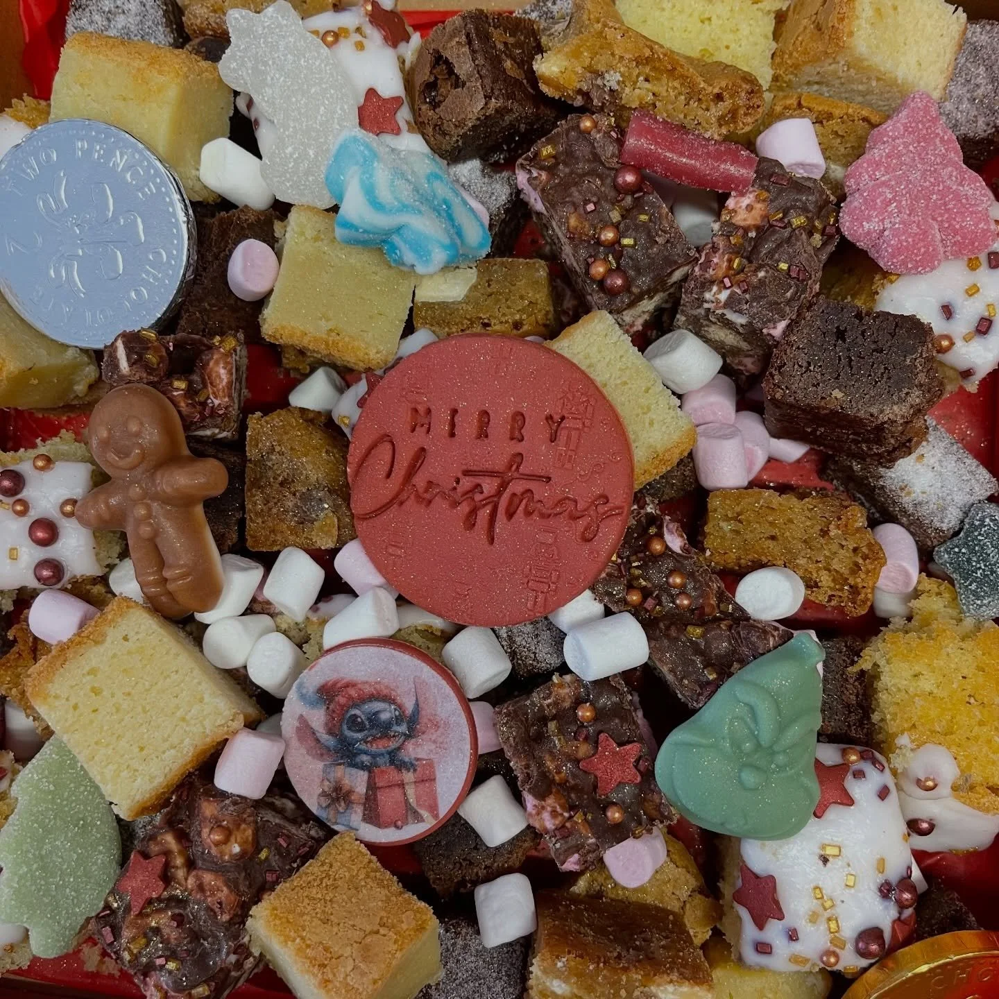 🎅🏻✨ CHRISTMAS AVAILABILITY ✨🎅🏻
We have spaces for a few items which are available to order in advance now ✨ 
- 3 x Festive Bento (as pictured) &pound;50
- 5 x Festive Graze (as pictured with 2 dipping pots) &pound;20
- Cupcakes (Design as bento p