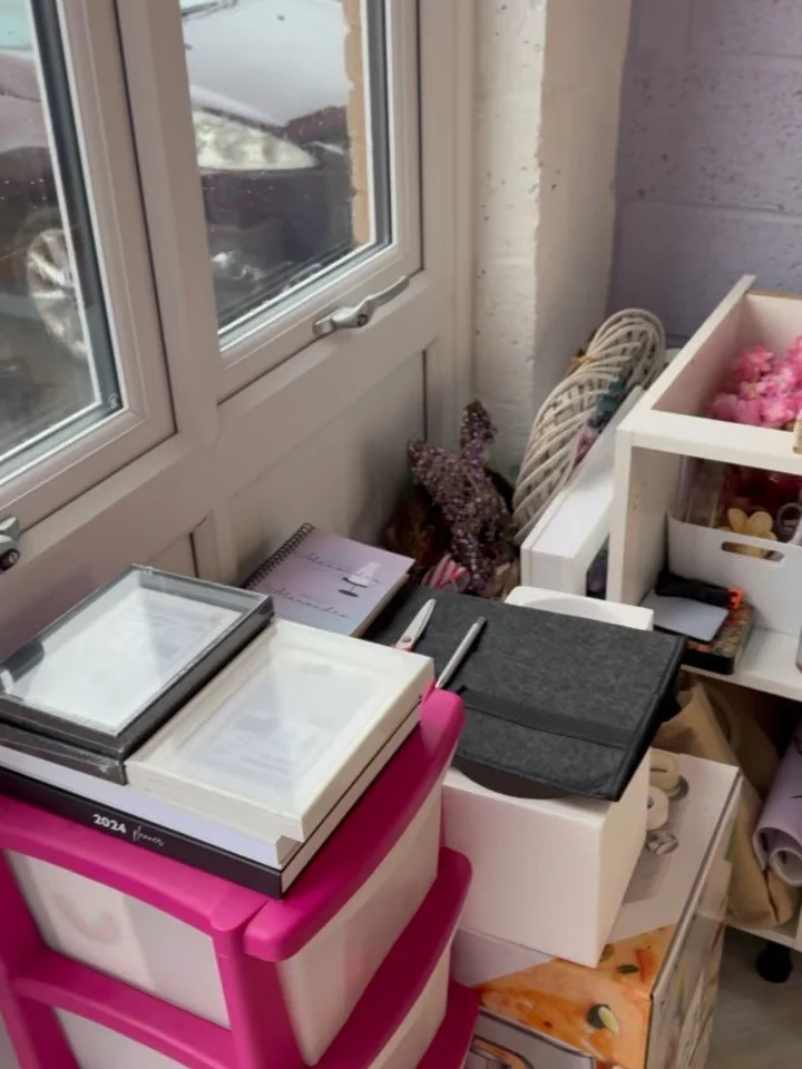 FEB HIGHLIGHTS ✨
Lots of exciting things happened in Feb so I decided to do this one a little differently to our January one 🍒
1. The studio before we started work 🔨
2. Working on creating the cake of dreams 💘
3. The sweetest valentines cake decor