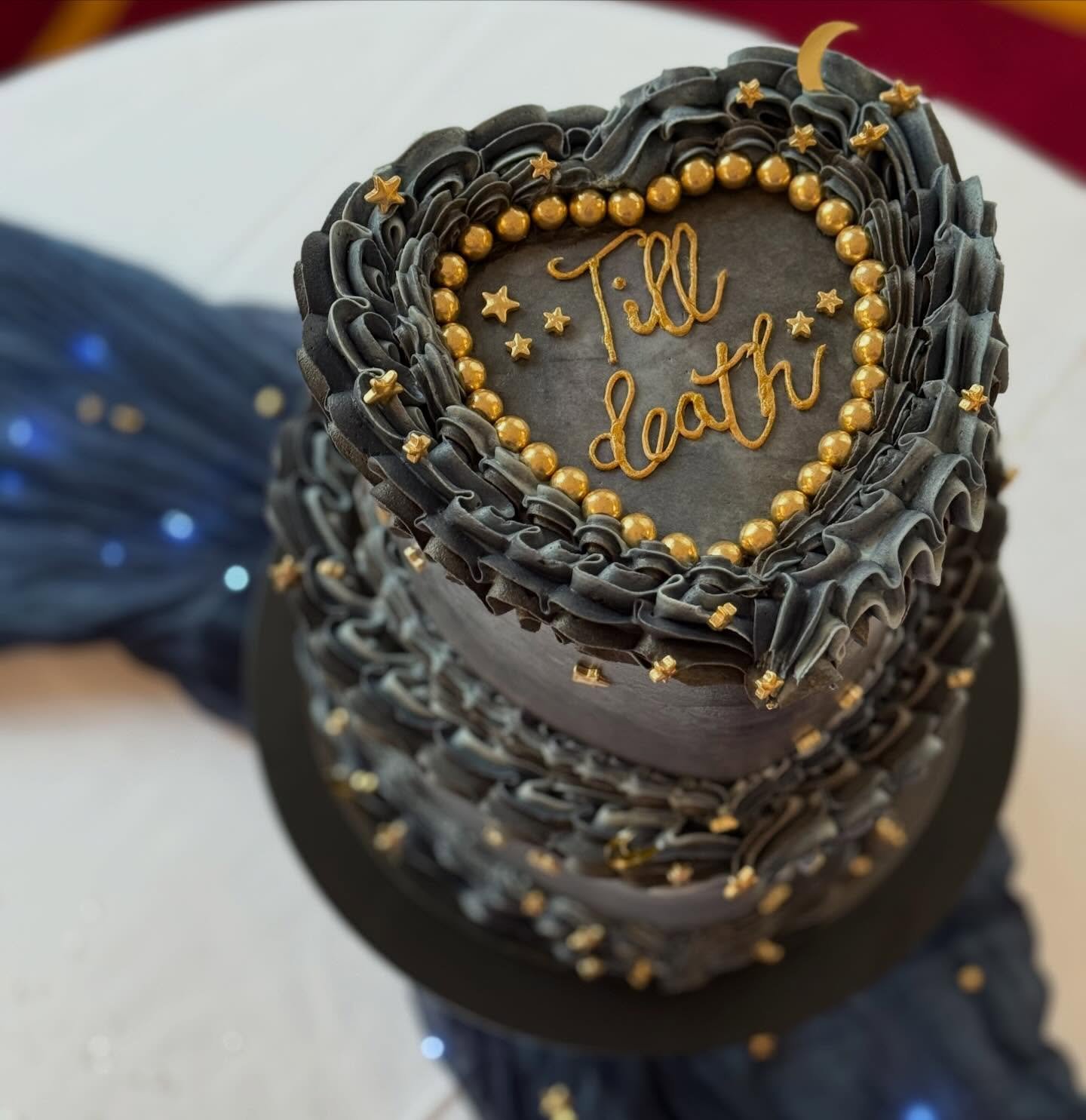 THE SHOT VS BEHIND THE LENS ✨
You can quite often find me climbing a ladder at set-ups these days in an attempt to get the cake set-up perfectly or capture the perfect picture 📸 Just one small snippet into parts of the process that sometimes take mo