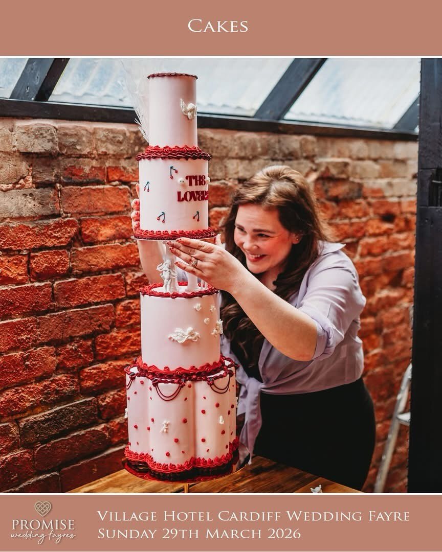 THIS WEEKEND ✨
Sadly no I haven&rsquo;t figured out a way to clone myself yet! But Baked By Alexandra is at two fabulous events Sunday! I will be at @newhousecountryhotel as a part of the amazing @bridesandbubblesevents between 11-12 to chat wedding 