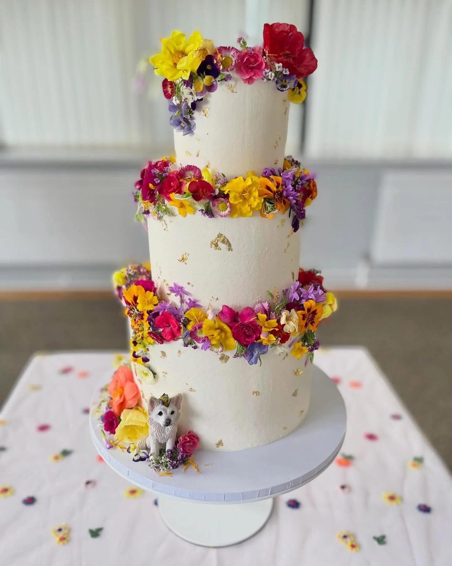 POV:
You&rsquo;re getting married. You&rsquo;ve planned the prettiest, most vibrant edible floral cake and the sun gets the memo 🌞 Here&rsquo;s hoping we see more of these beautiful days to come 🤍
