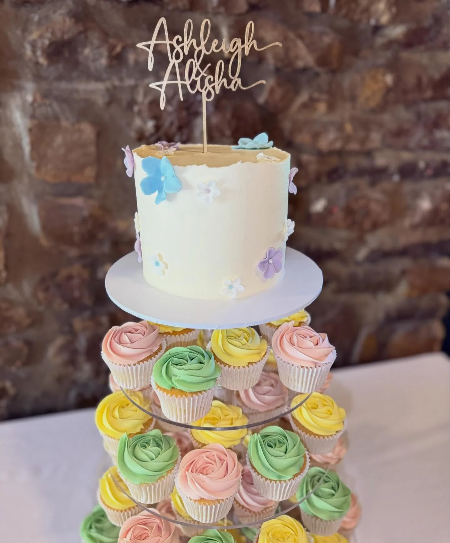 ASHLEIGH &amp; ALISHA 🌼🌞🌷
Such an honour to work with the most incredibly kind and laid back couple! They had the most beautiful day yesterday and it was a lovely way to start off the 2026 wedding season at Baked By Alexandra! 🤍
The Forever Edit 