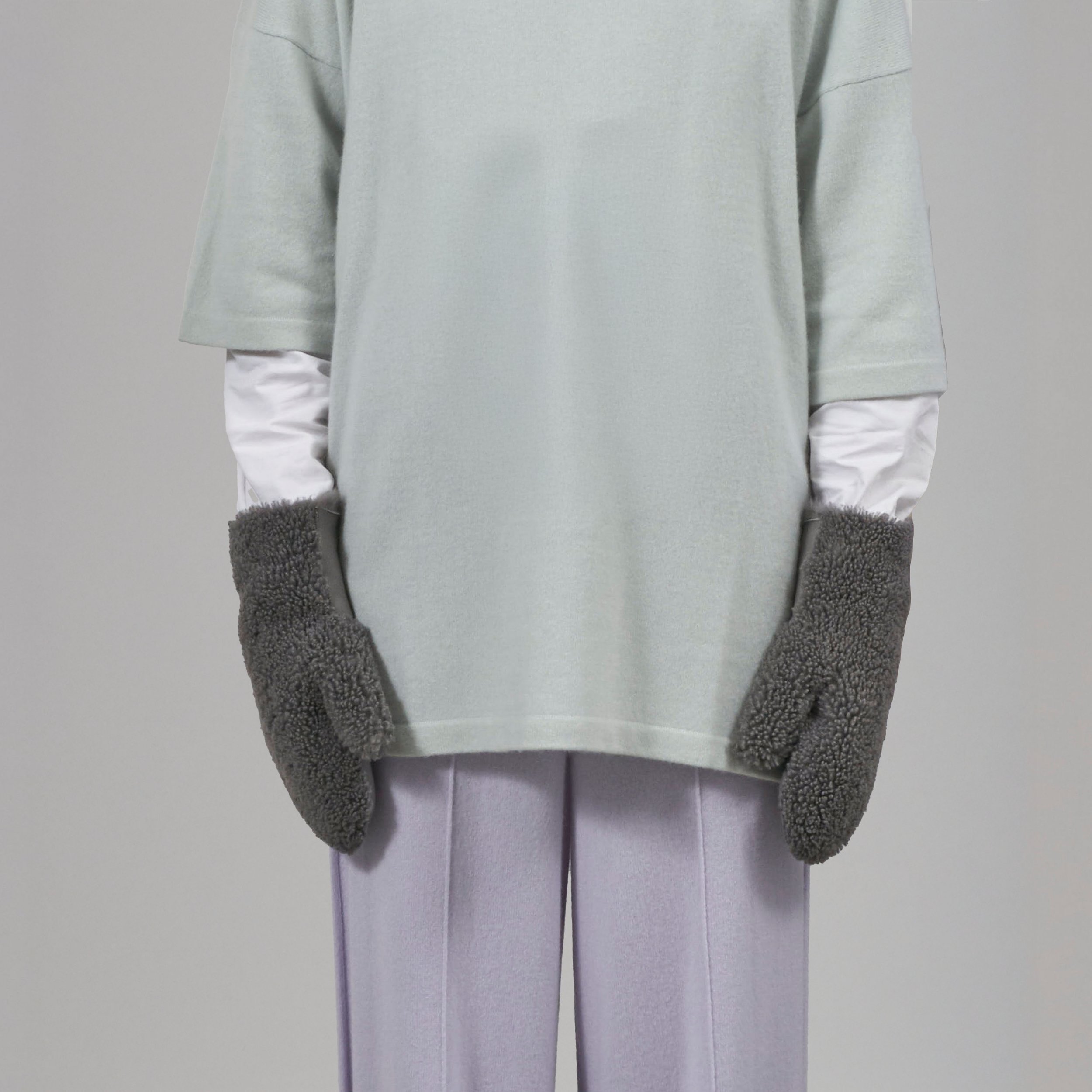 Pin Curl Shearling Mitten With Detachable Strap