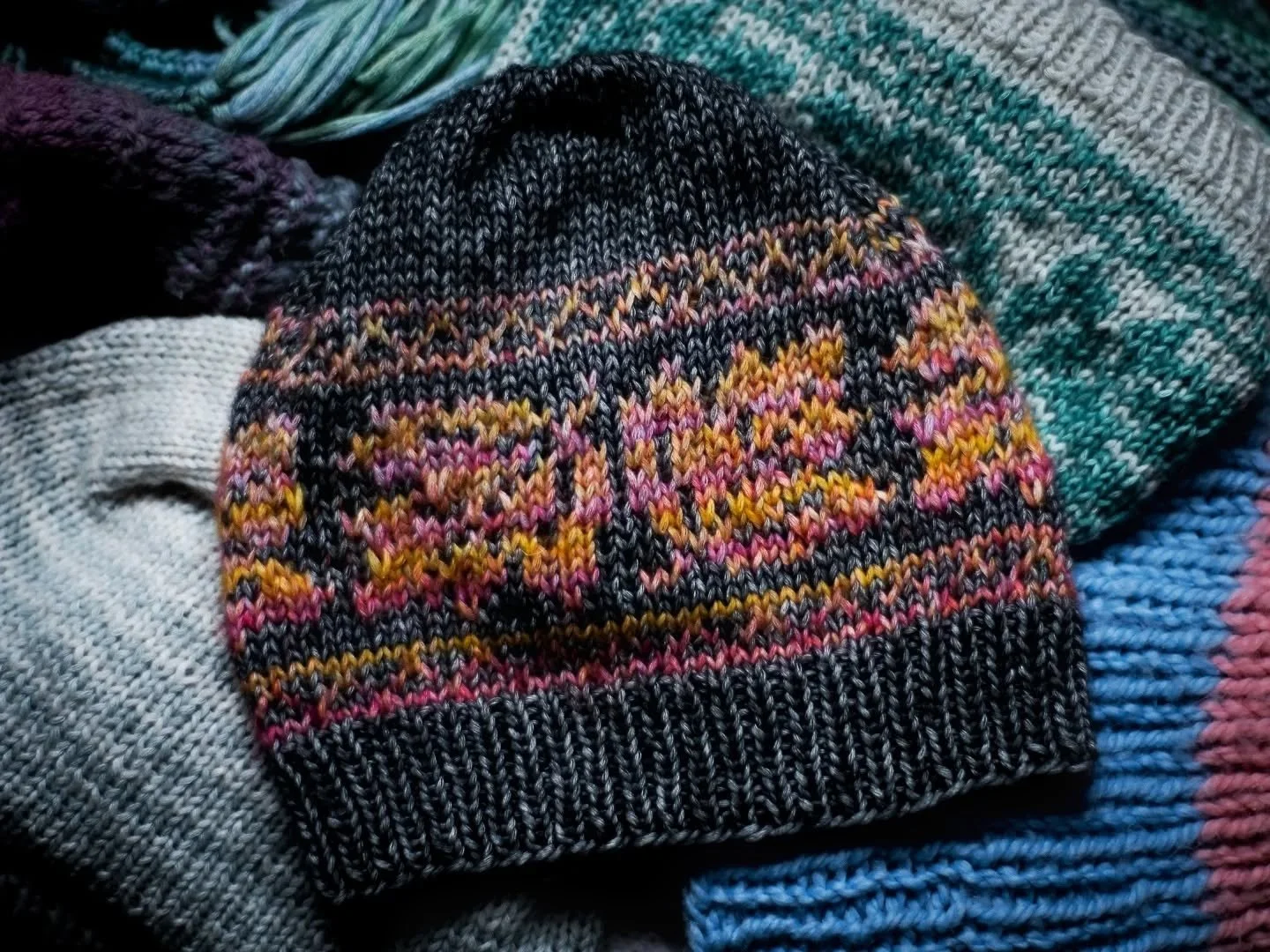It's finally the right time of year to wear my autumn leaves hat! 🍂😊

Pattern: Squirrelly Wolf Designs
Yarn: @yarnsmiths Pebble Haze 

#transknitters #queermakers #queerswhoknit #shareyourknitcraft  #knittingaddict #knittinginspiration #knittersofi