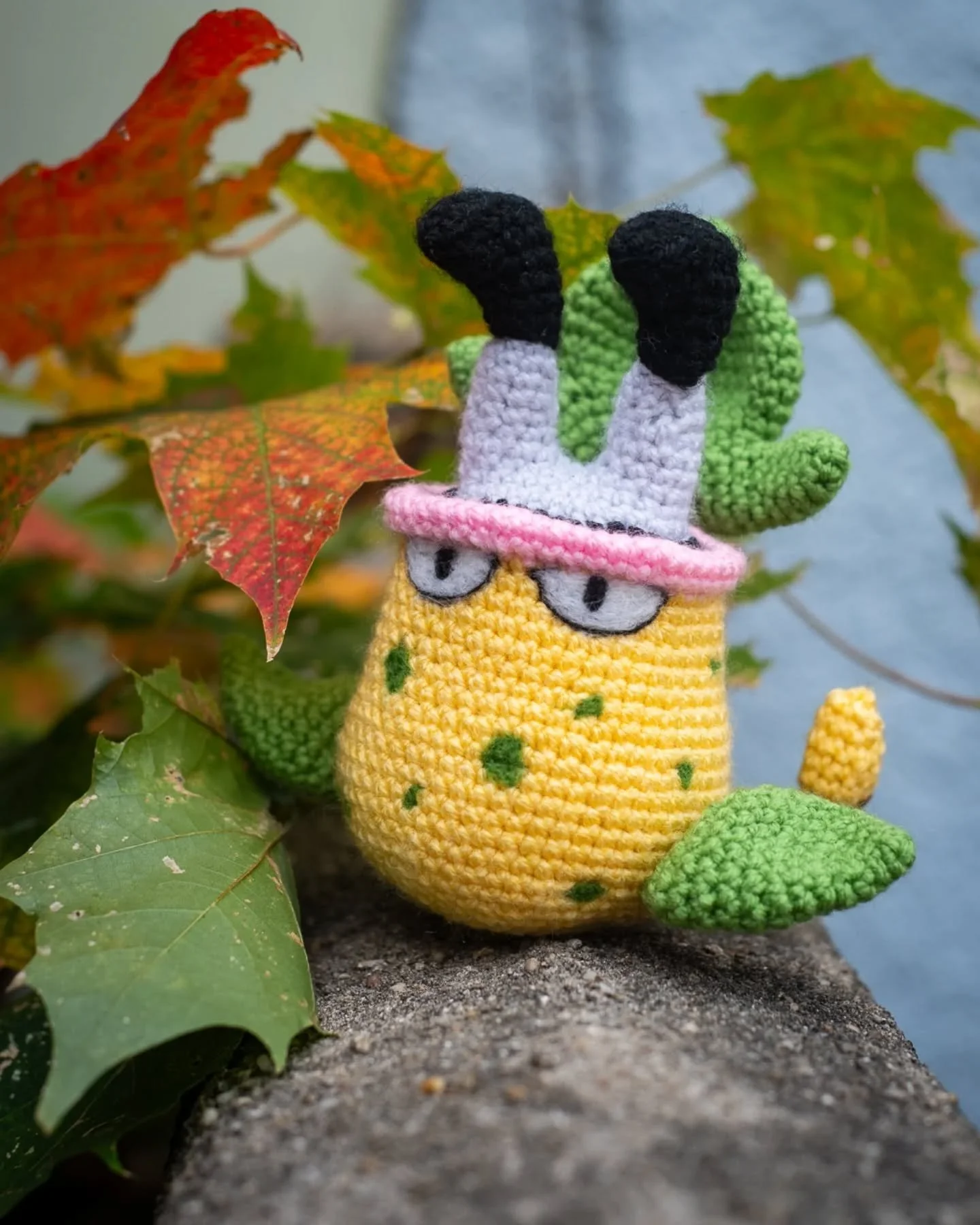 Legends ZA comes out at midnight and I am SO HYPED. That being said I don't massively like the new Mega Victreebel design, so instead here's classic Victreebel eating James from Team Rocket.

Used needle felting to do the details for the first time e