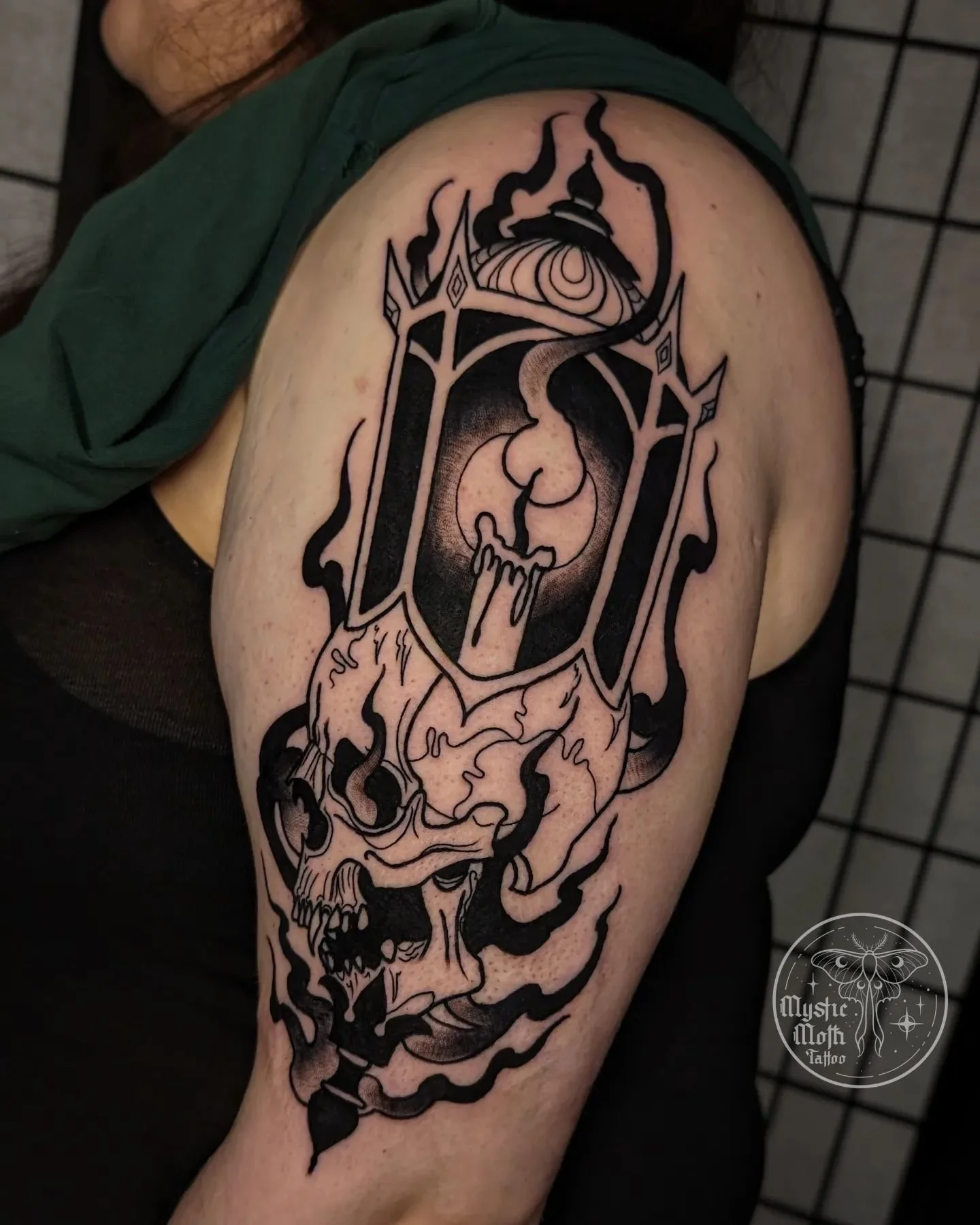 ☠️☠️☠️ always a good time. 🔥 WHO'S NEXT?
.
.
.
 #blackwork  #nyartist  #blackworktattoo  #tattoodesign  #tattooed  #alternativefashion  #blacktattoo