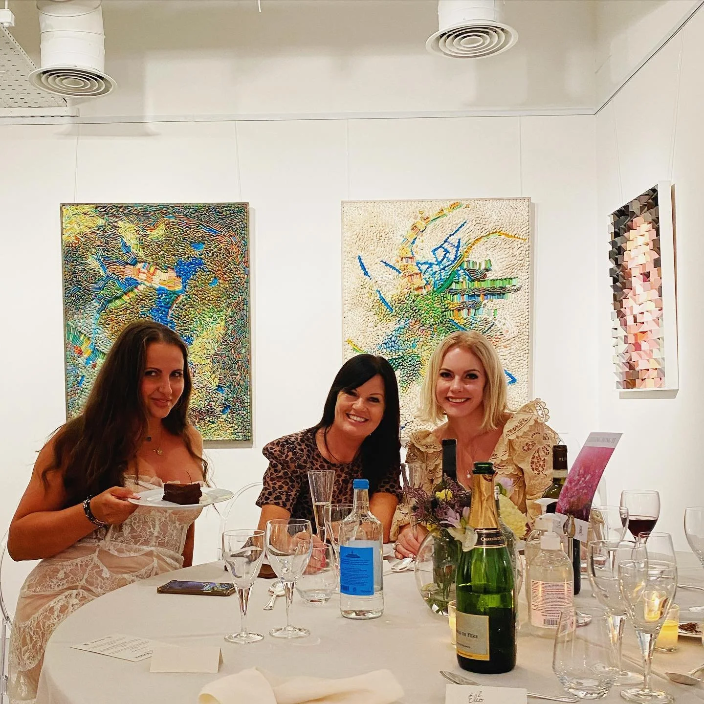 The heat was on in London tonight. 🔥 A stunning soir&eacute;e @thehouseoffineart 
It&rsquo;s so good to be out of lockdown 🤸&zwj;♂️