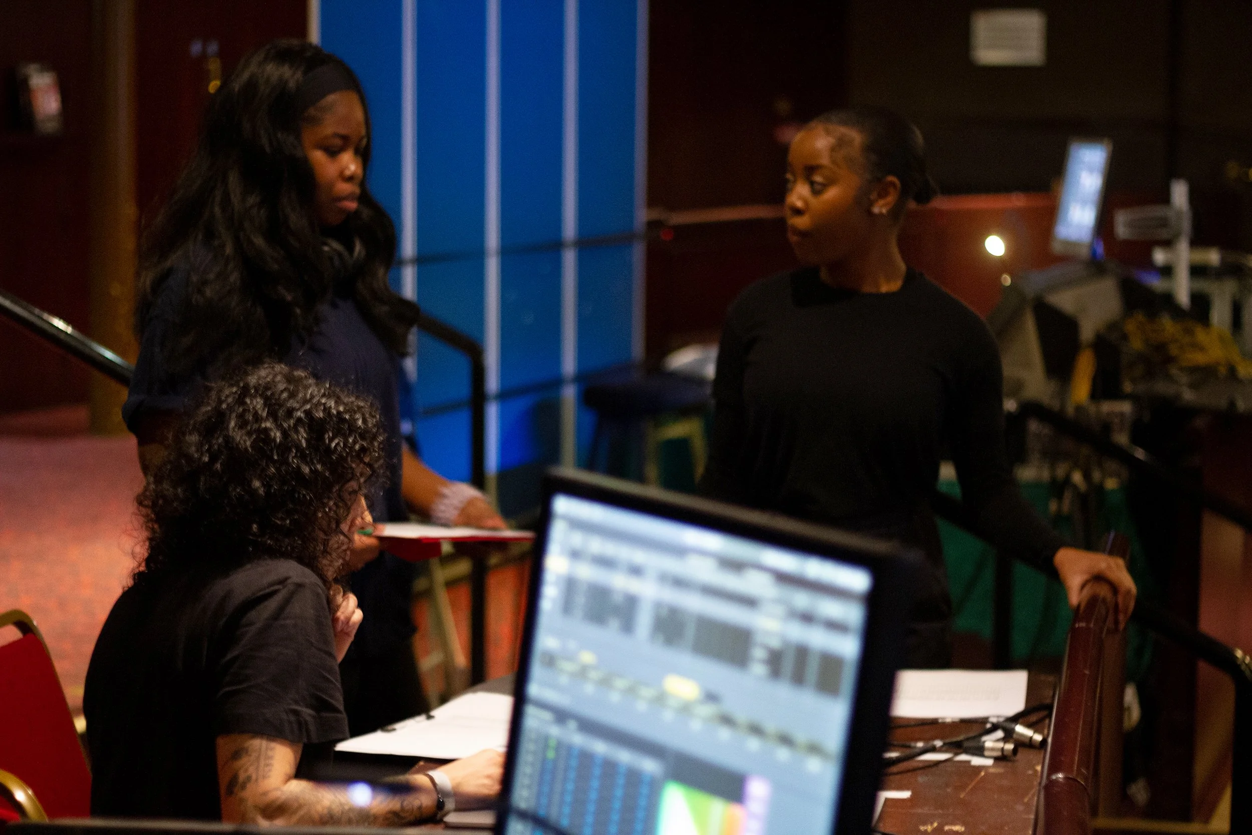 Meeting-with-screen_Backstage-membership.jpg