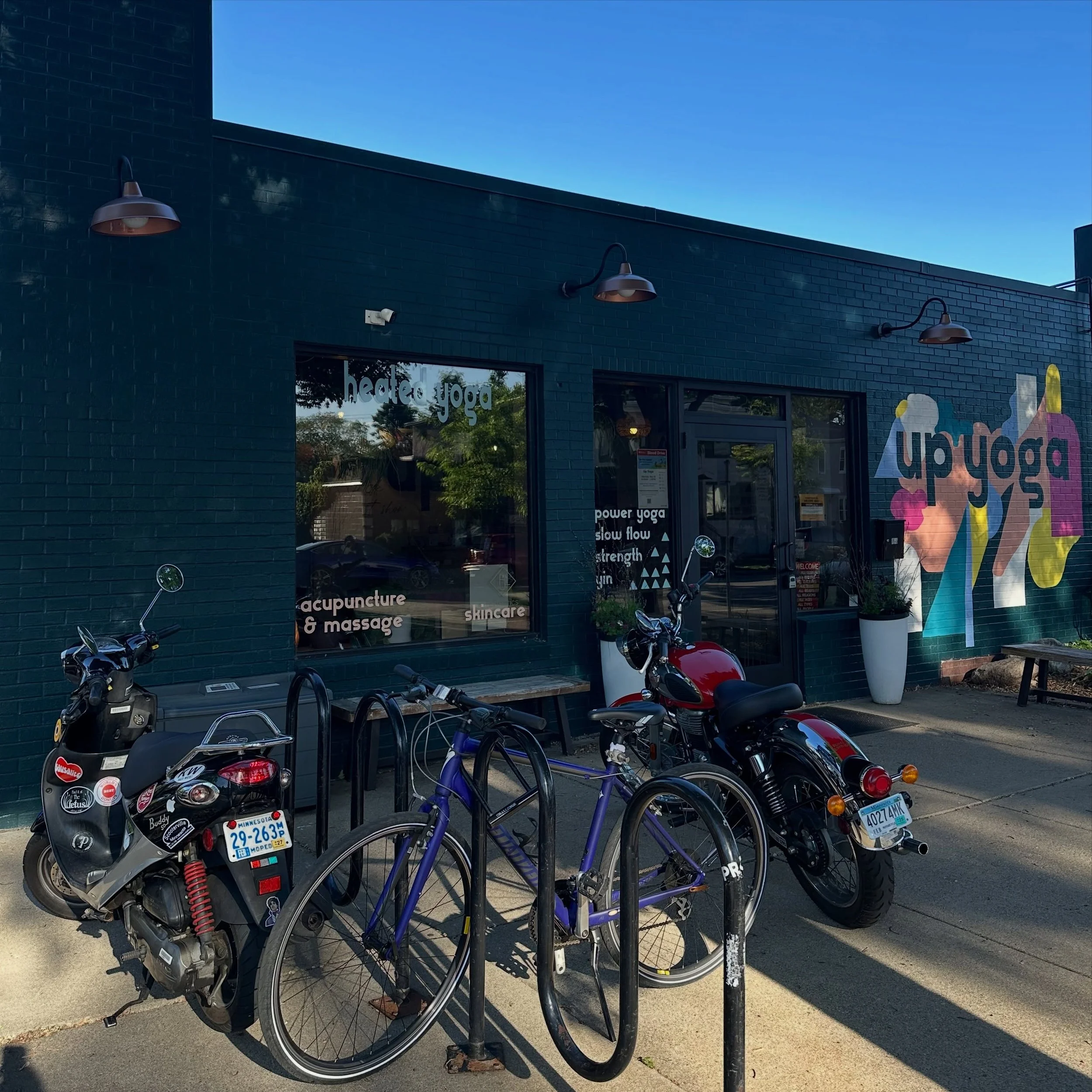 Free mat rentals when you arrive on foot, by bike, moped&hellip; or even motorcycle ⭐️🆙💚

Move your body. Skip the parking spot.