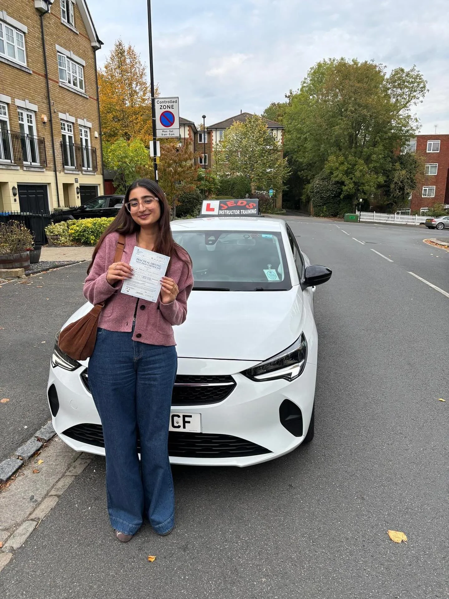 Aashna passed at West Wickham with 1 driving fault, with Ashley!🥳

Well done and all the best for your future on the roads!🚗📚

#passed #driverslicense #drivinginstructor #drivinglessons #drivingschool #jeds #jedsdrivingschool #westwickham