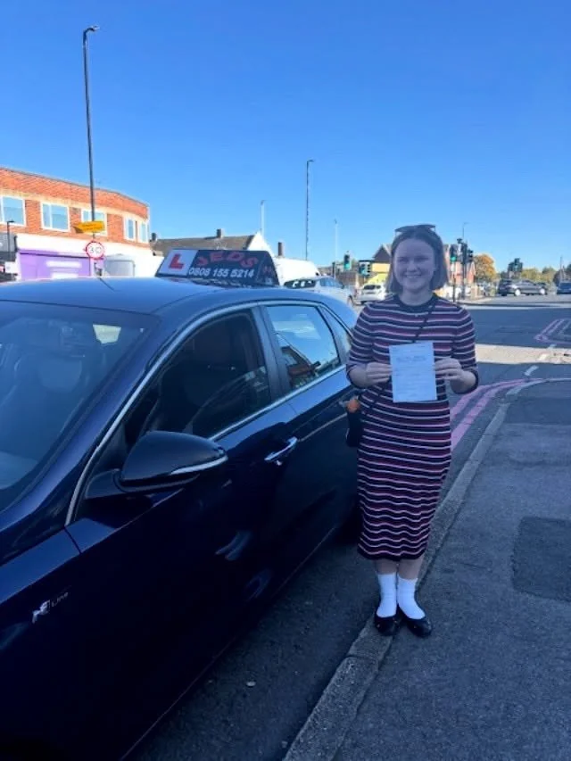 Isabella passed First time with one fault at Morden, with Lynn!🥇

Well done and all the best for your future on the roads!🚗📚
#firsttimepass #driverslicense #drivinginstructor #drivinglessons #jeds #jedsdrivingschool #morden
