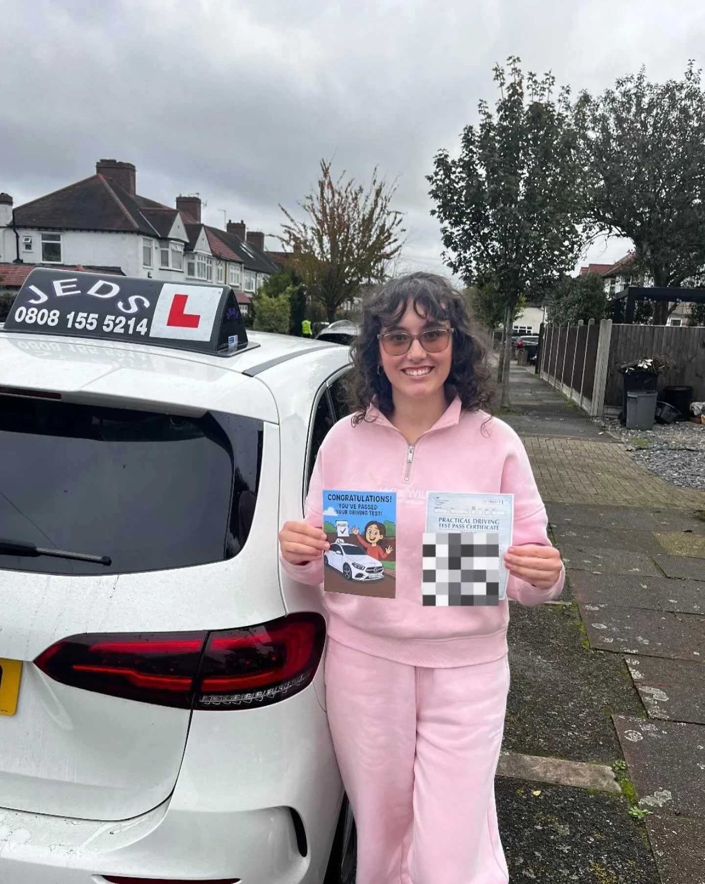 Chloe passed First time with only one fault at West Wickham, with Andriana!🥇

Well done and all the best for your future on the roads !🚗📚

#firstimepass #driverslicense #drivinginstructor #drivinglessons #drivingschool #jeds #jedsdrivingschool #we
