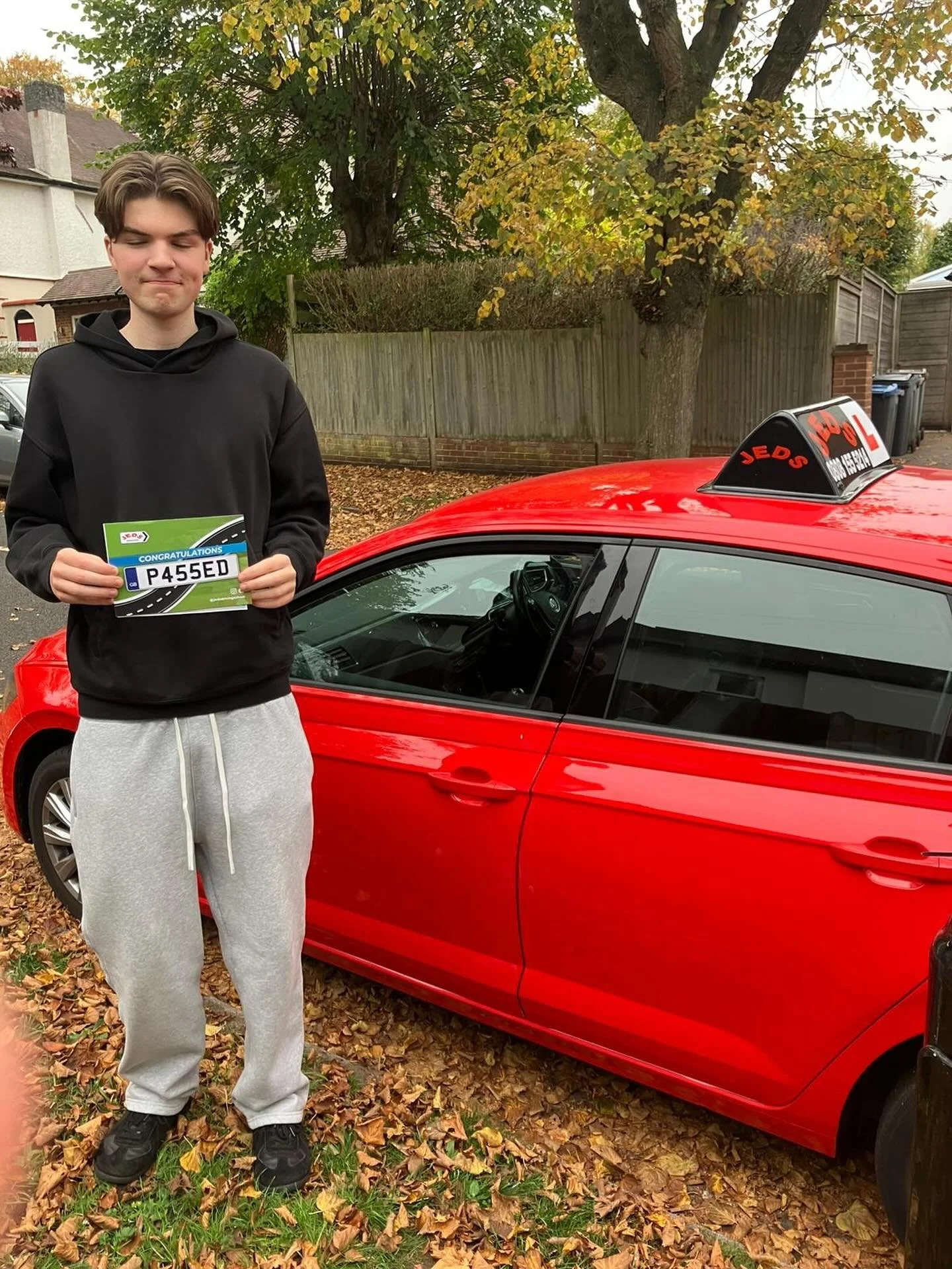 James passed 1st time with zero driving faults at Redhill, with Dan!🥇

Well done and all the best for your future on the roads! 🚗📚

#firsttimepass #driverslicense #drivinginstructor #drivinglessons #drivingschool #redhill #jeds #jedsdrivingschool