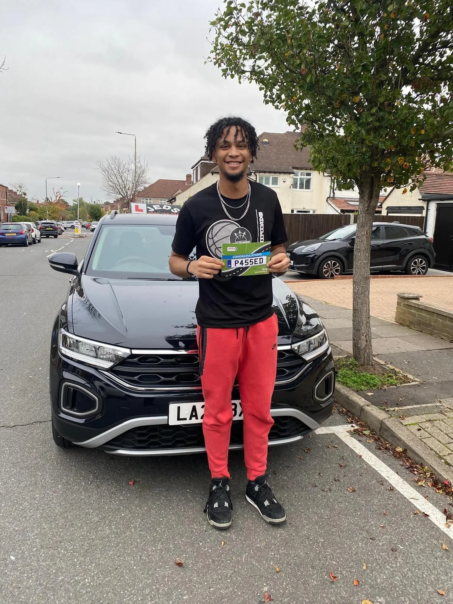 Kaden passed with 2 driving faults at West Wickham, with Naseem! 🥳

Well done and all the best for your future on the roads!🚗📚

#passed #driverslicense #drivinginstructor #drivinglessons #drivingschool #jeds #jedsdrivingschool #westwickham