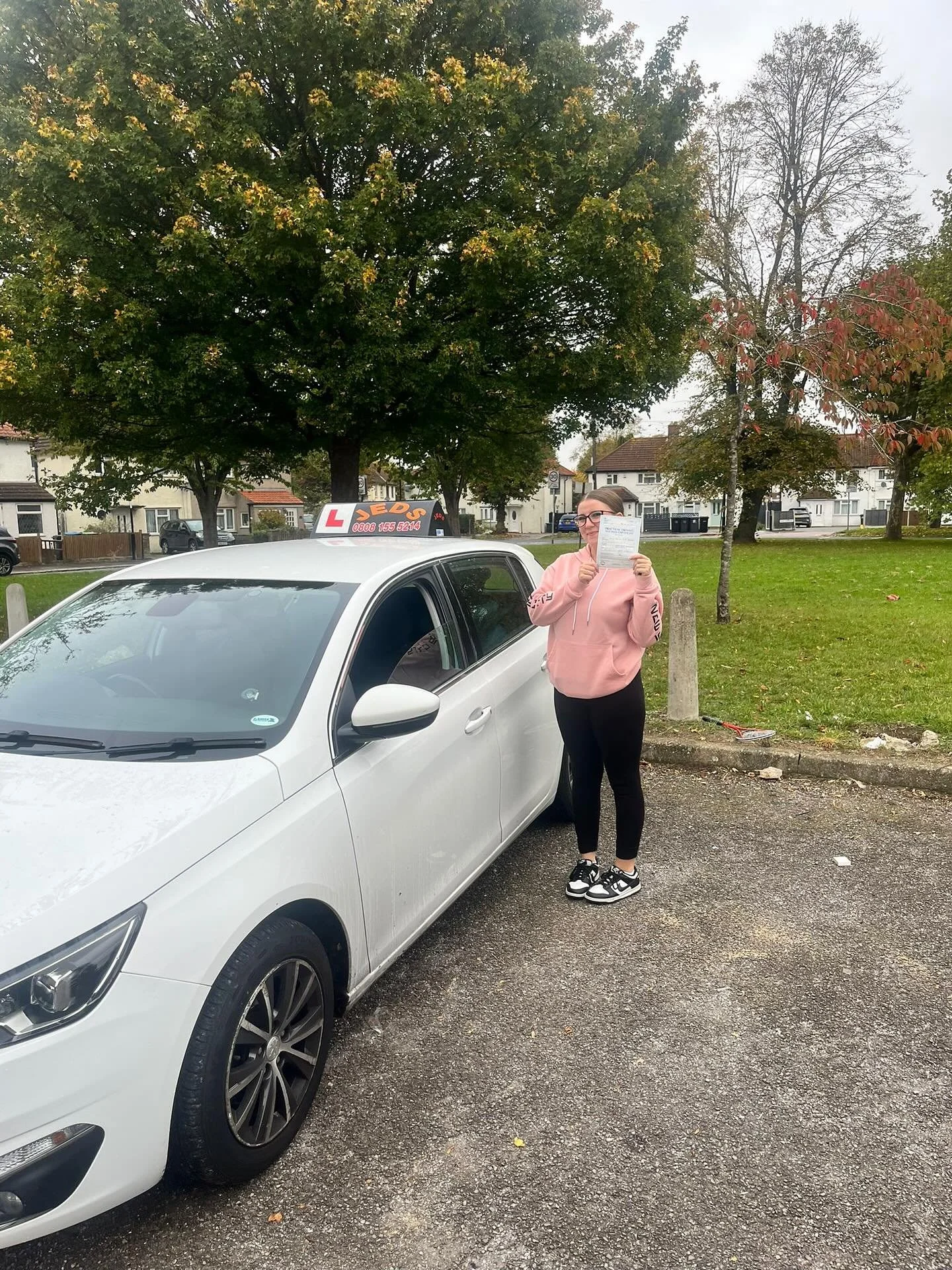Leanne passed at West Wickham, with Yiannis!🥳

Well done and all the best for your future on the roads!🚗📚

#passed #driverslicense #drivinginstructor #drivinglessons #drivingschool #westwickham #jeds #jedsdrivingschool