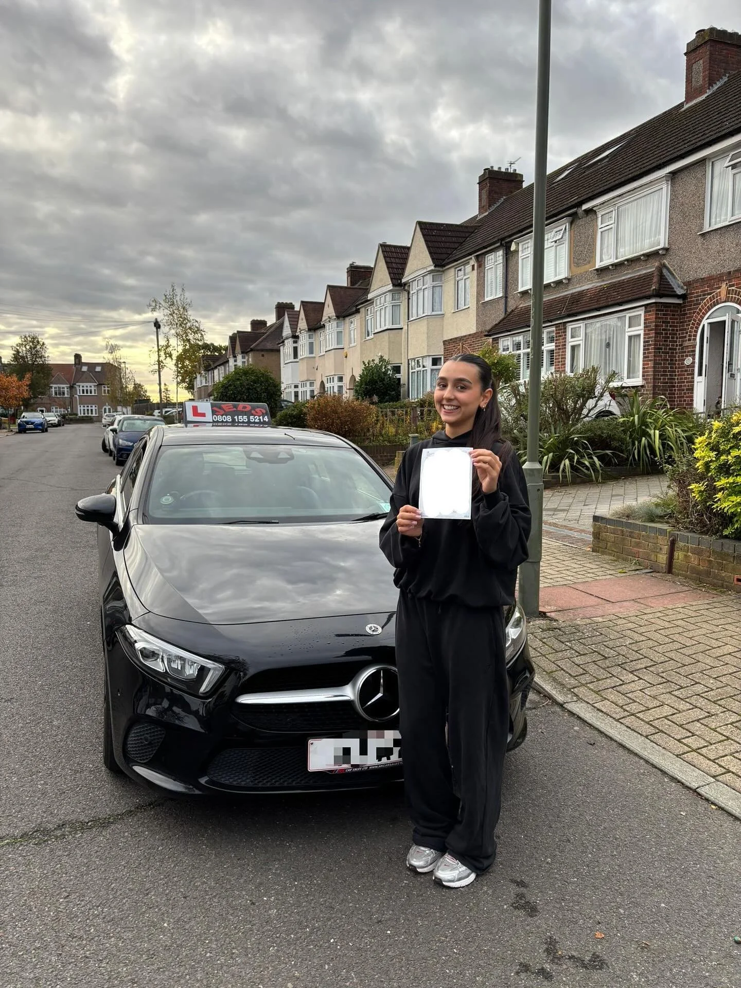 Devika passed at West Wickham with 4 driving faults, with Maz!🥳

Well done and all the best for your future on the roads!🚗📚

#passed #driverslicense #drivinglessons #drivingtest #jeds #jedsdrivingschool #westwickham