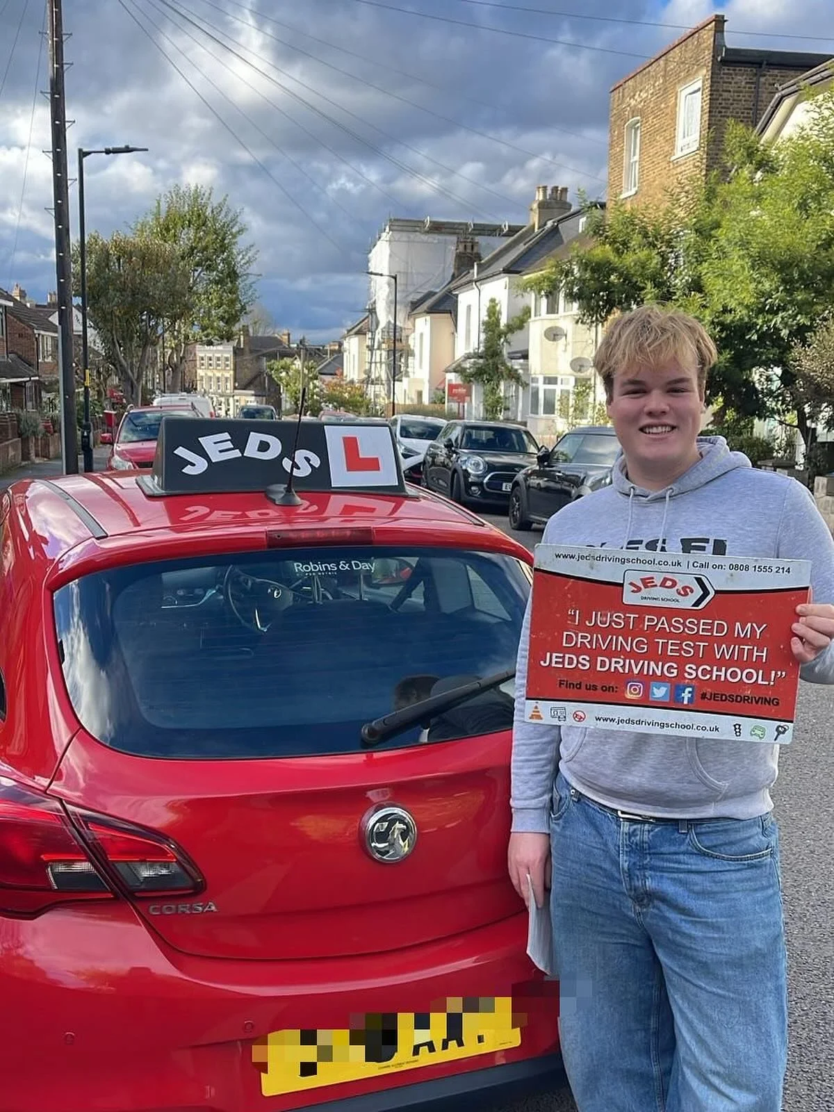 Jack passed at West Wickham with zero driving faults, with Chris!🥳

Well done and all the best for your future on the roads!🚗📚

#passed #driverslicense #drivinginstructor #drivinglessons #drivingschool #jeds #jedsdrivingschool #westwickham